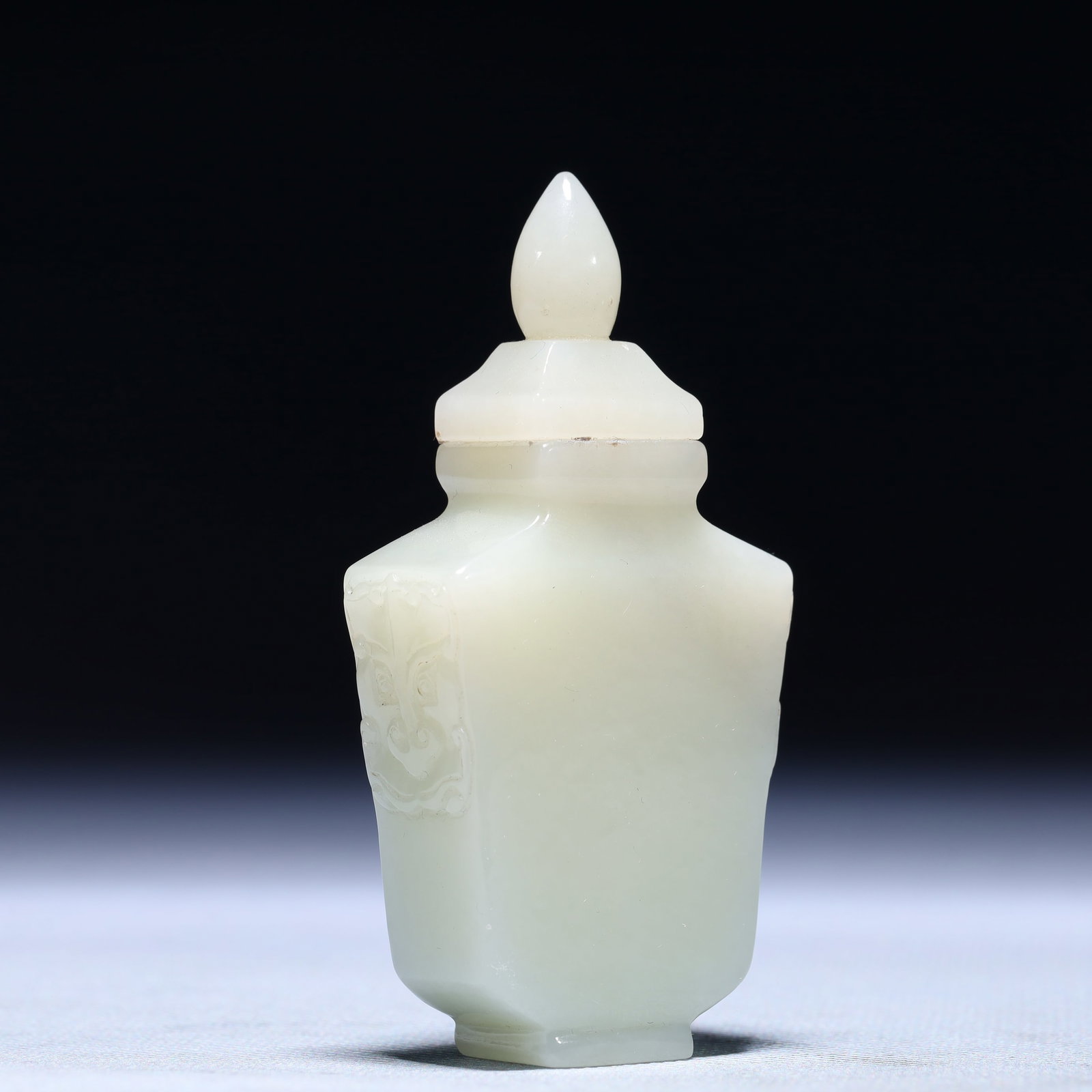 An Exquisite White Jade Beast-Face Pattern Bottle - 4