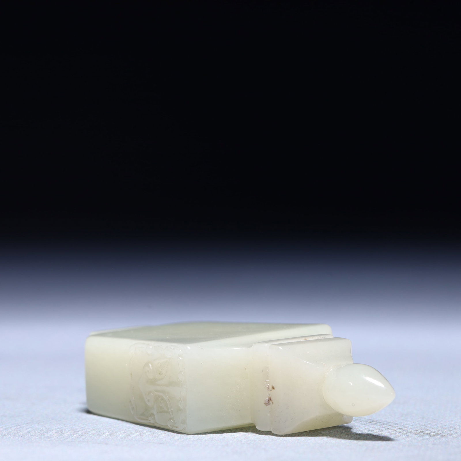 An Exquisite White Jade Beast-Face Pattern Bottle - 7