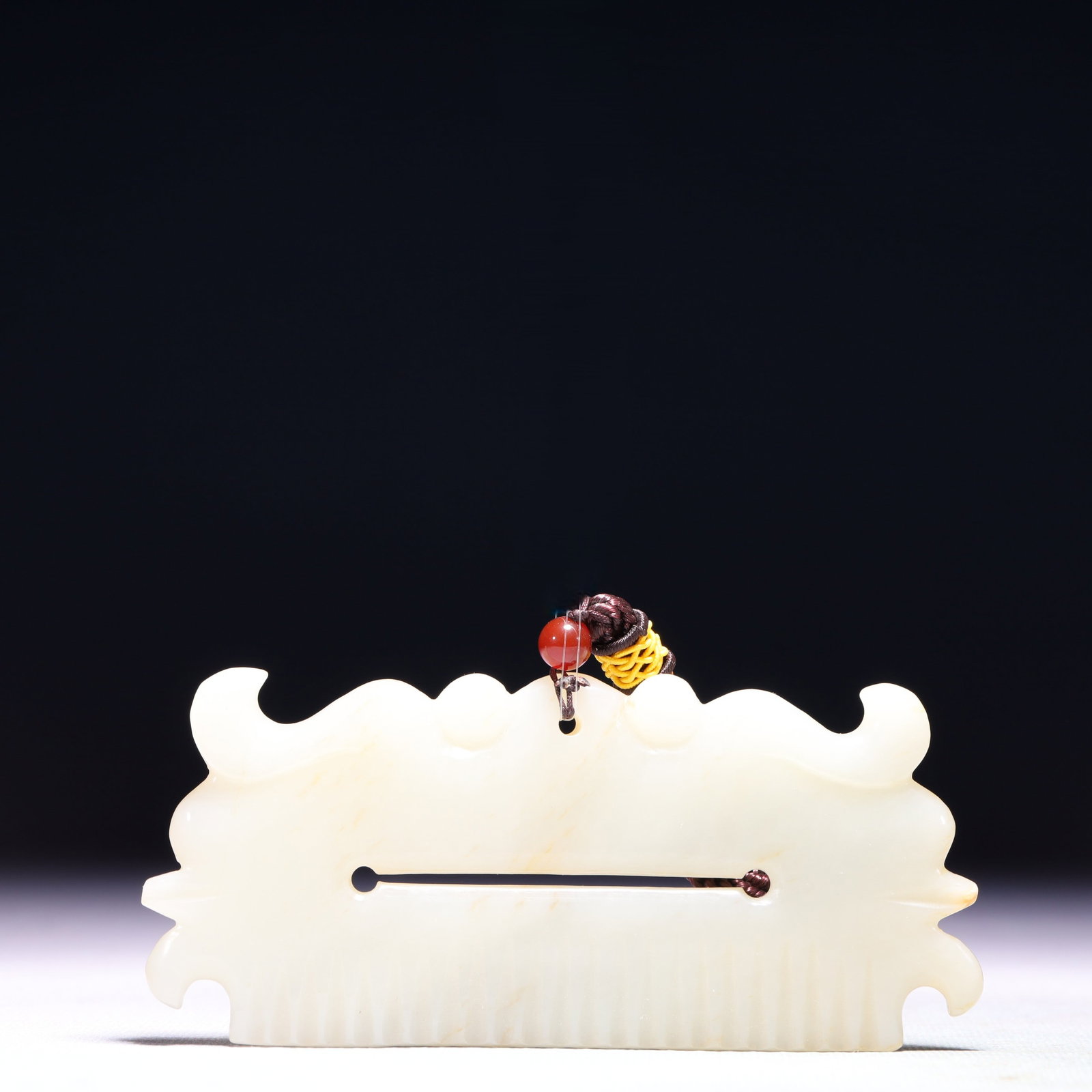 An Exquisite White Jade Beast Pendant: An Exquisite White Jade Beast Pendant,Qing Dynasty,China,Size:4.7inx2.2in,Weight:109.6g 白玉兽挂件,中国清代