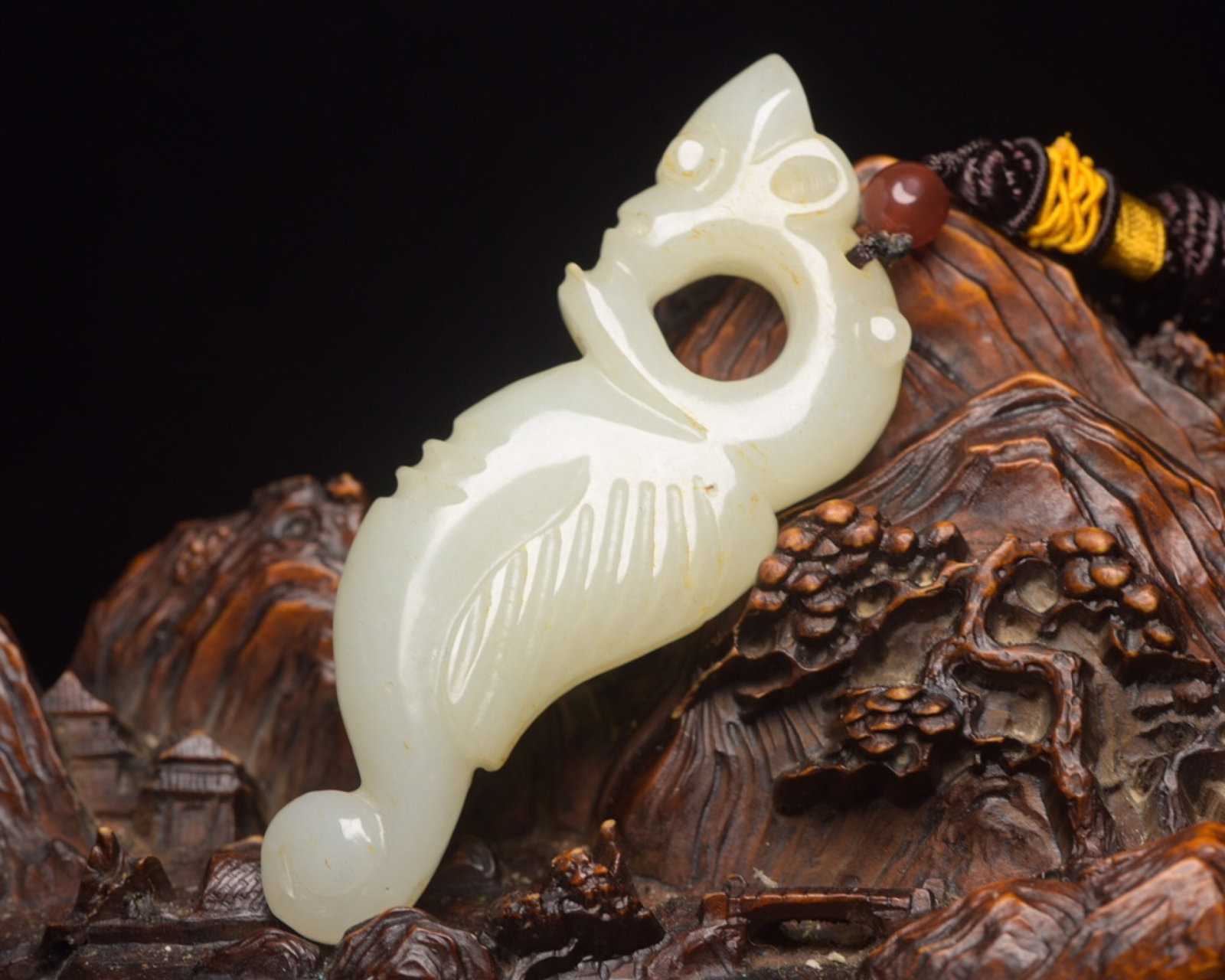 An Exquisite White Jade Pendant: An Exquisite White Jade Pendant,Qing Dynasty,China,Size:3.6inx1.3inx0.5in,Weight:61g 白玉挂件,中国清代
