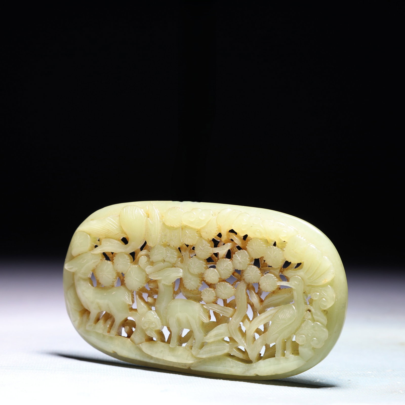 An Exquisite White Jade Deer Pattern Pendant - 2