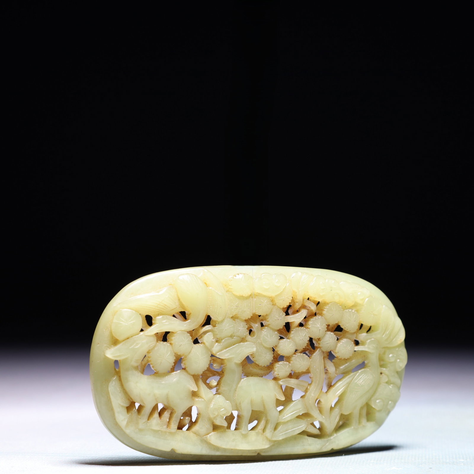 An Exquisite White Jade Deer Pattern Pendant - 3