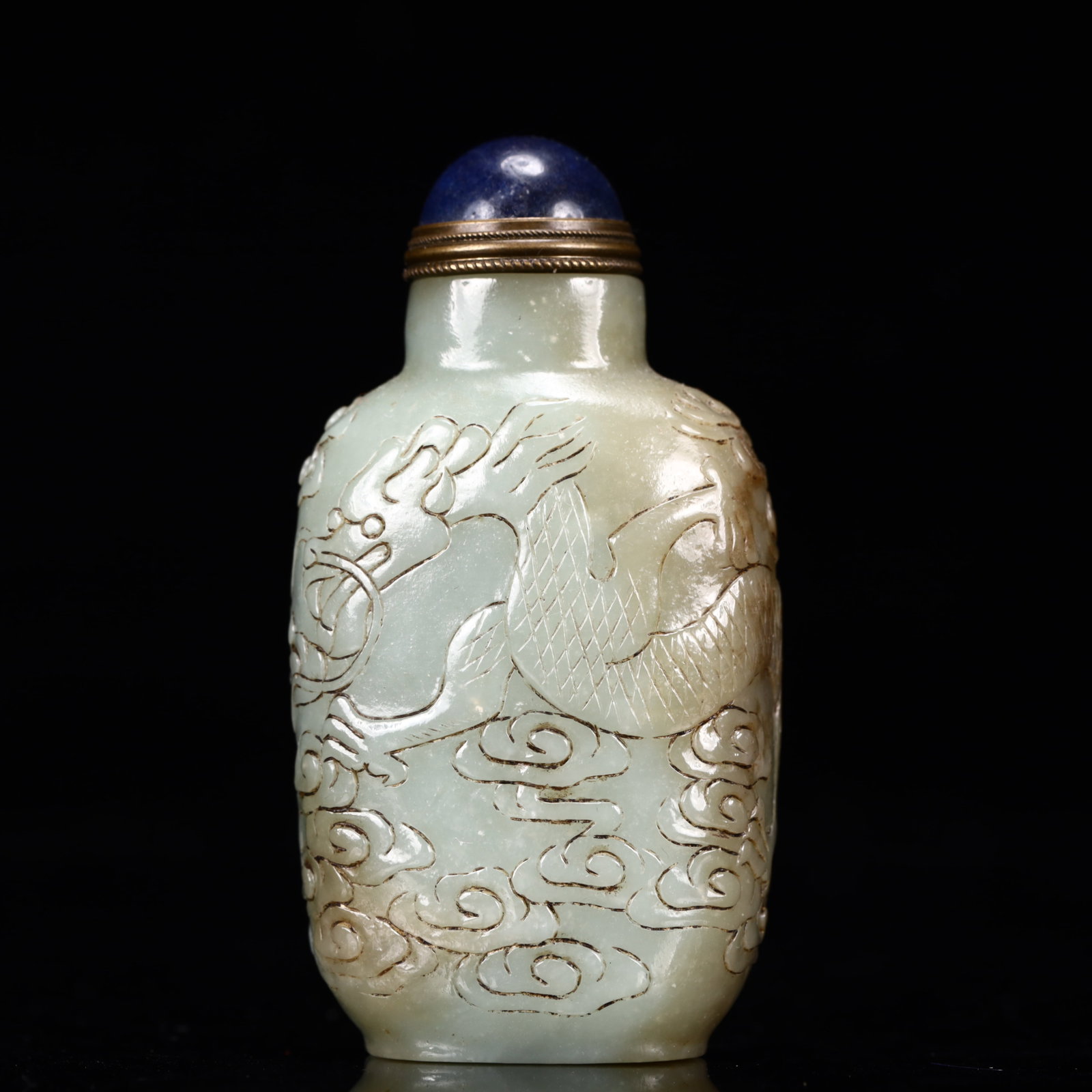 An Exquisite White Jade Auspicious Cloud and Dragon Pattern Snuff Bottle: An Exquisite White Jade Auspicious Cloud and Dragon Pattern Snuff Bottle,Qing Dynasty, China,Size:1.8inx1.2inx3.5in,Weight:194g