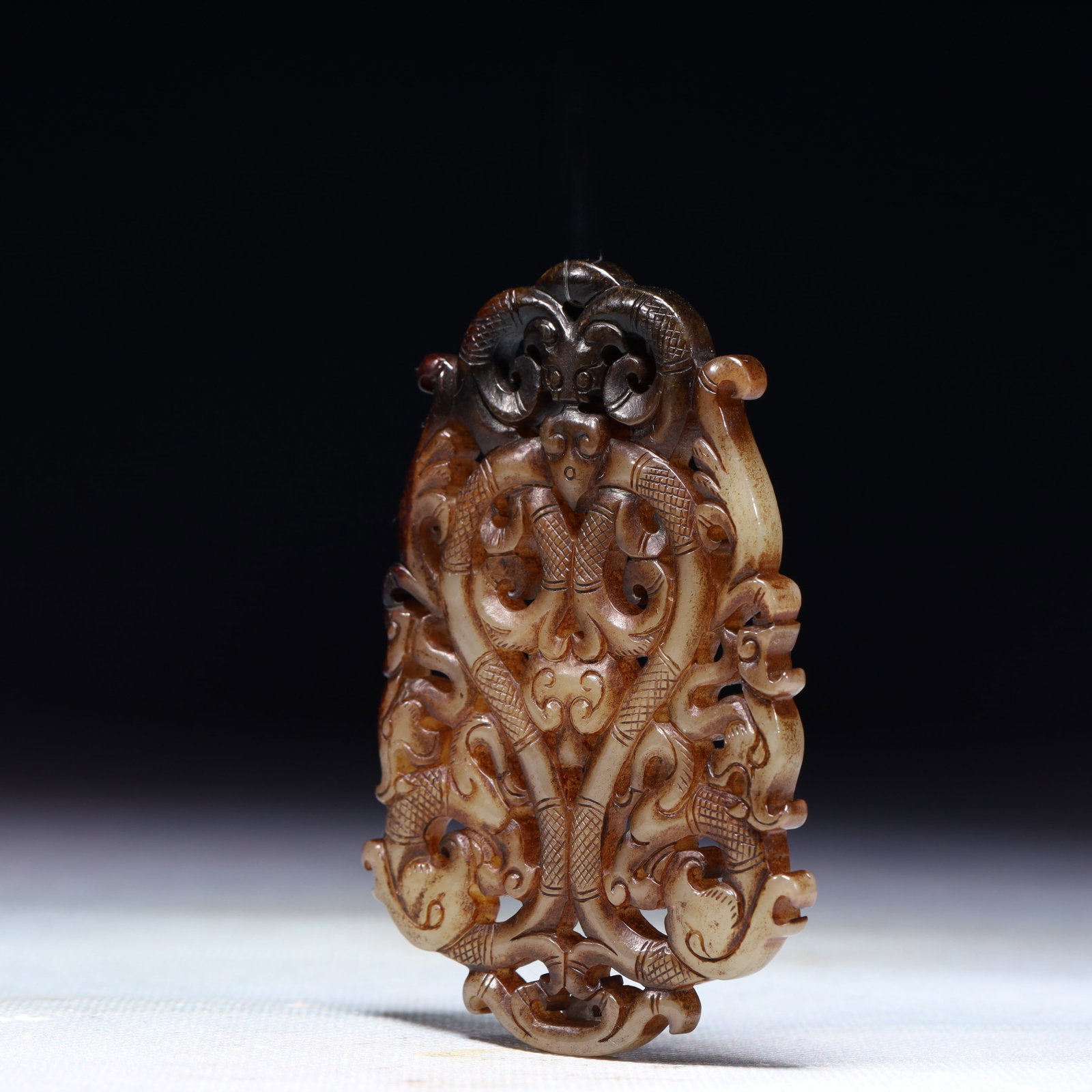 An Exquisite White Jade Dragon Pattern Pendant - 2