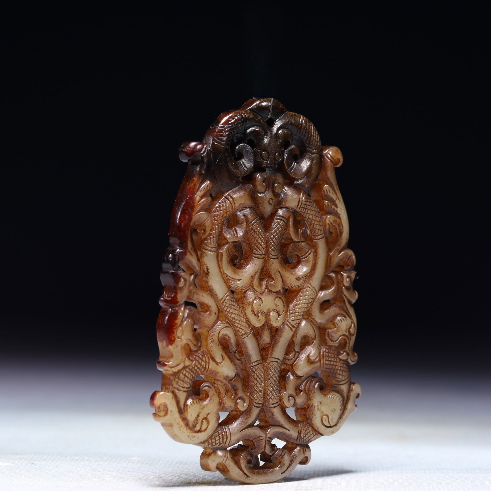 An Exquisite White Jade Dragon Pattern Pendant - 3