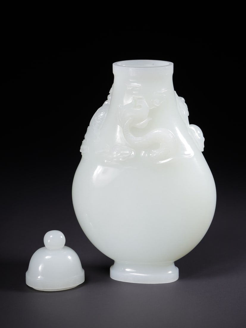 An Exquisite White Jade Dragon Pattern Vase - 3