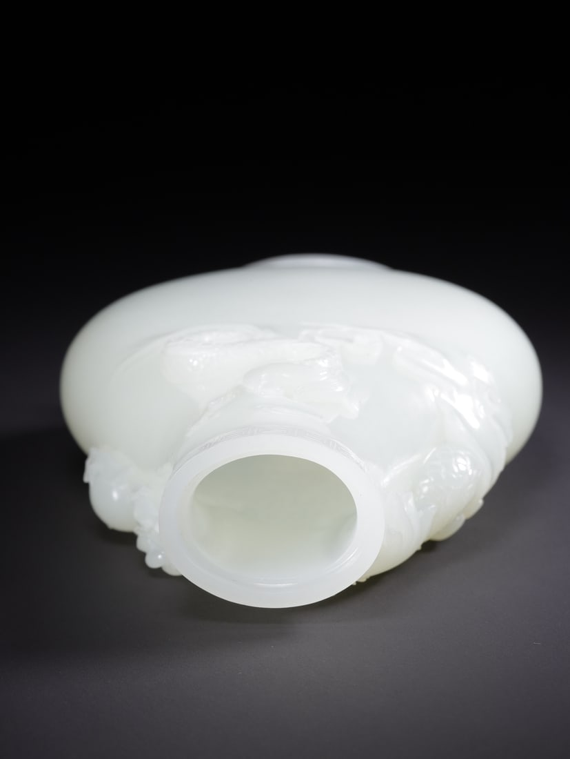 An Exquisite White Jade Dragon Pattern Vase - 5