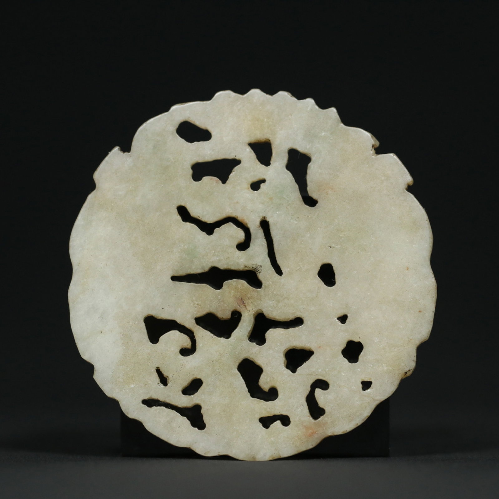 An Exquisite Jadeite Figure Pattern Pendant - 2