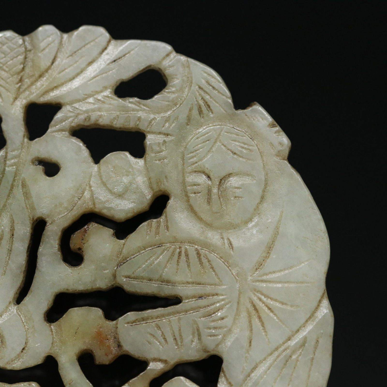 An Exquisite Jadeite Figure Pattern Pendant - 7