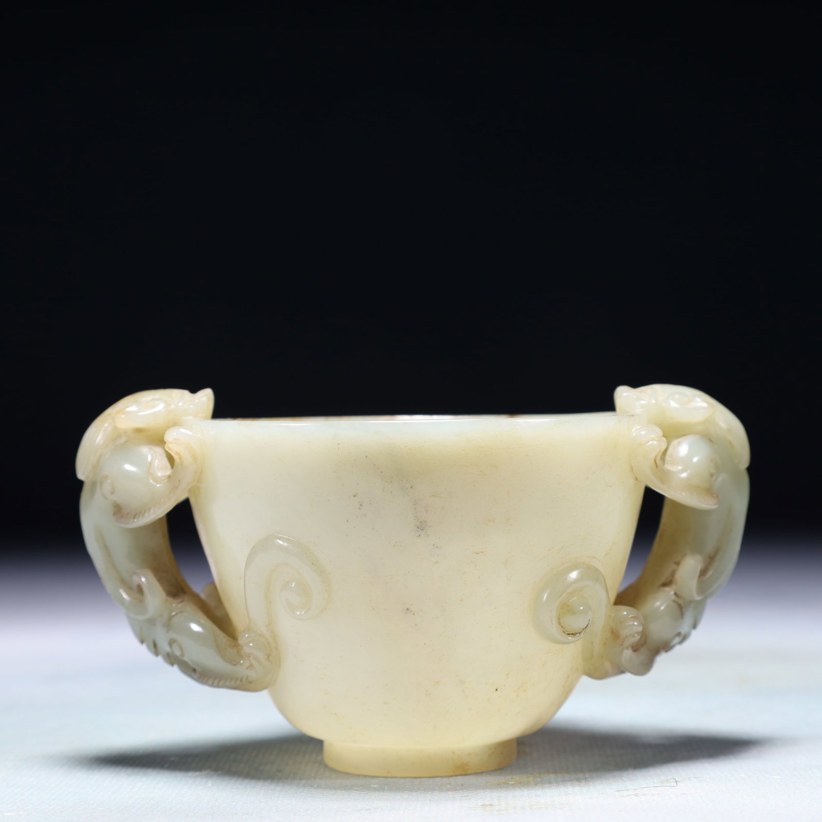 An Exquisite White Jade Chi-Dragon Pattern Cup: An Exquisite White Jade Chi-Dragon Pattern Cup,Qing Dynasty,China,Size:4.3inx3inx2.4in,Weight:165.6g 白玉螭龙纹杯子,中国清代