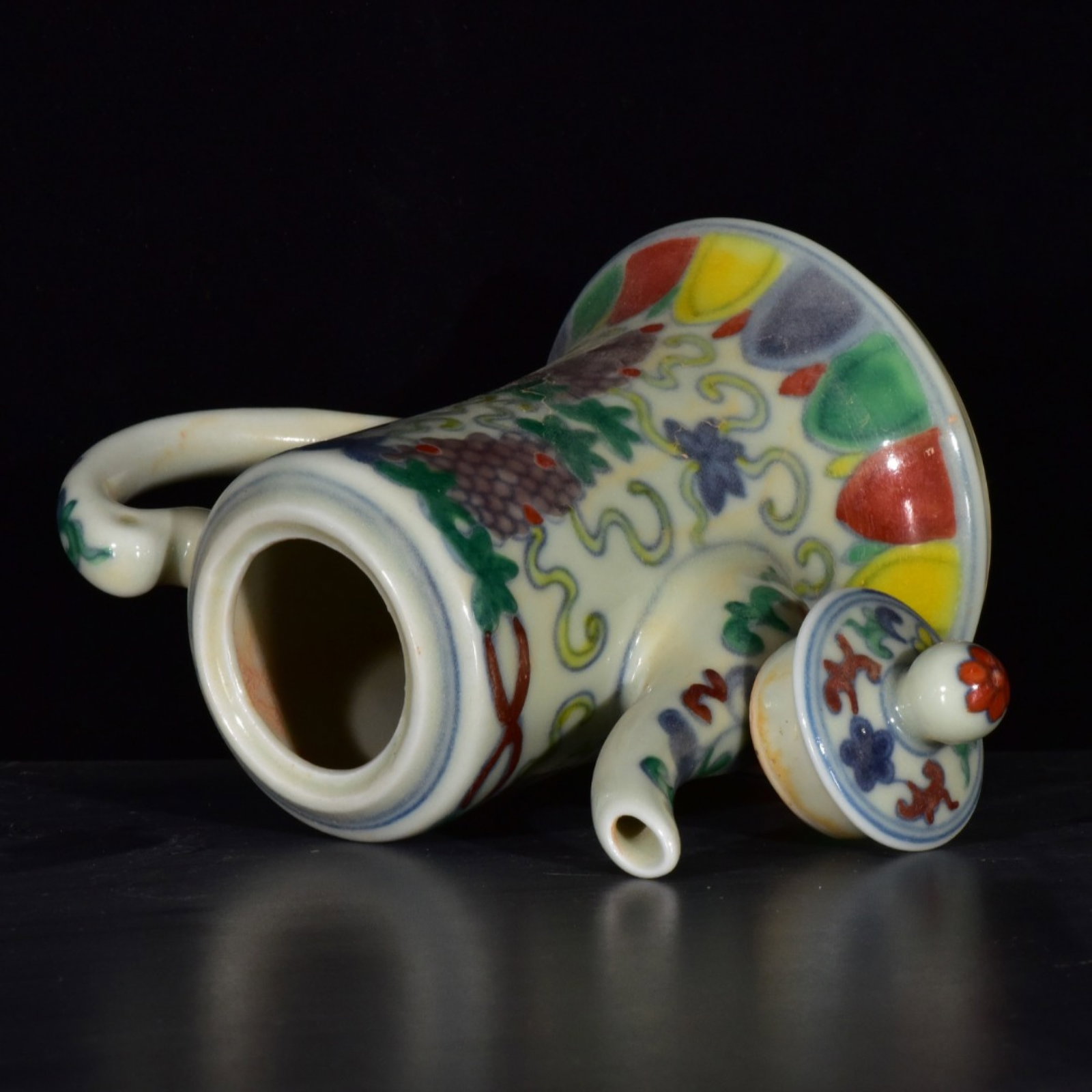 An Exquisite Doucai Grapes Pattern Pot - 5