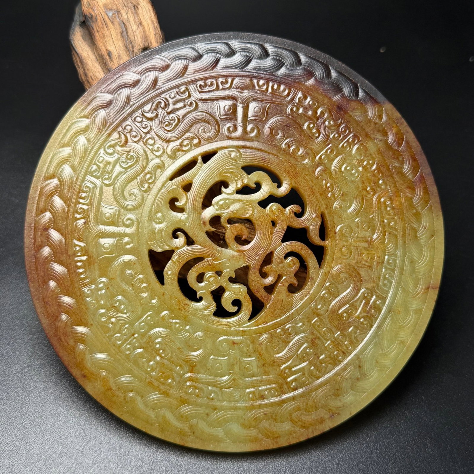 An Exquisite Archaic Jade Chi-Dragon Pattern Ornament: An Exquisite Archaic Jade Chi-Dragon Pattern Ornament,Ancient Time,China,Size:5.5inx0.2in,Weight:242g 高古玉螭龙纹摆件,中国远古&
