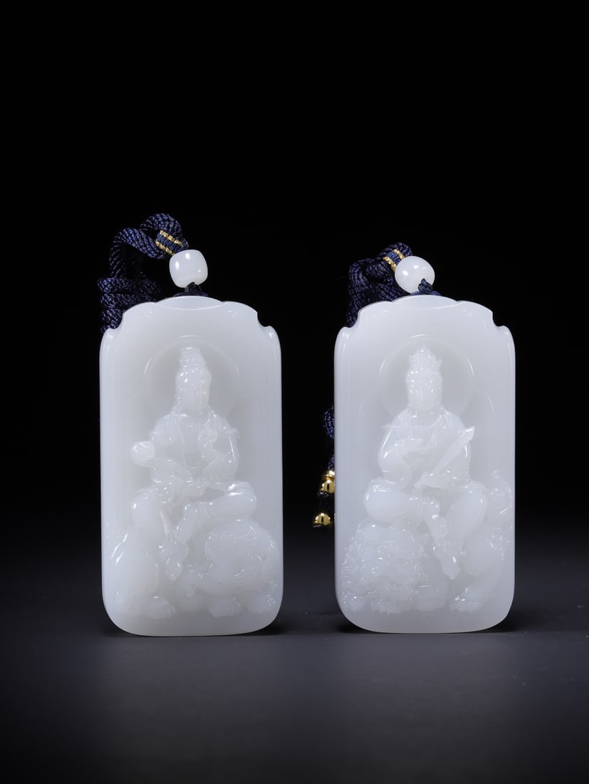 A Pair of Exquisite White Jade Buddha Statue Pattern Pendants (1 of 8)