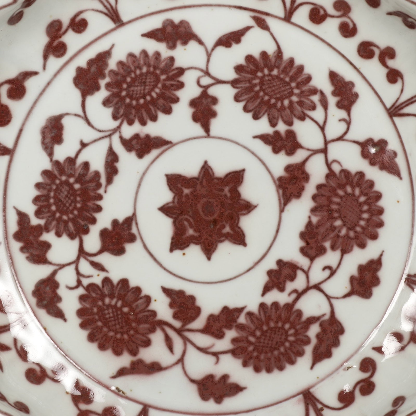 An Exquisite Underglaze-Red Flower Pattern Plate - 4