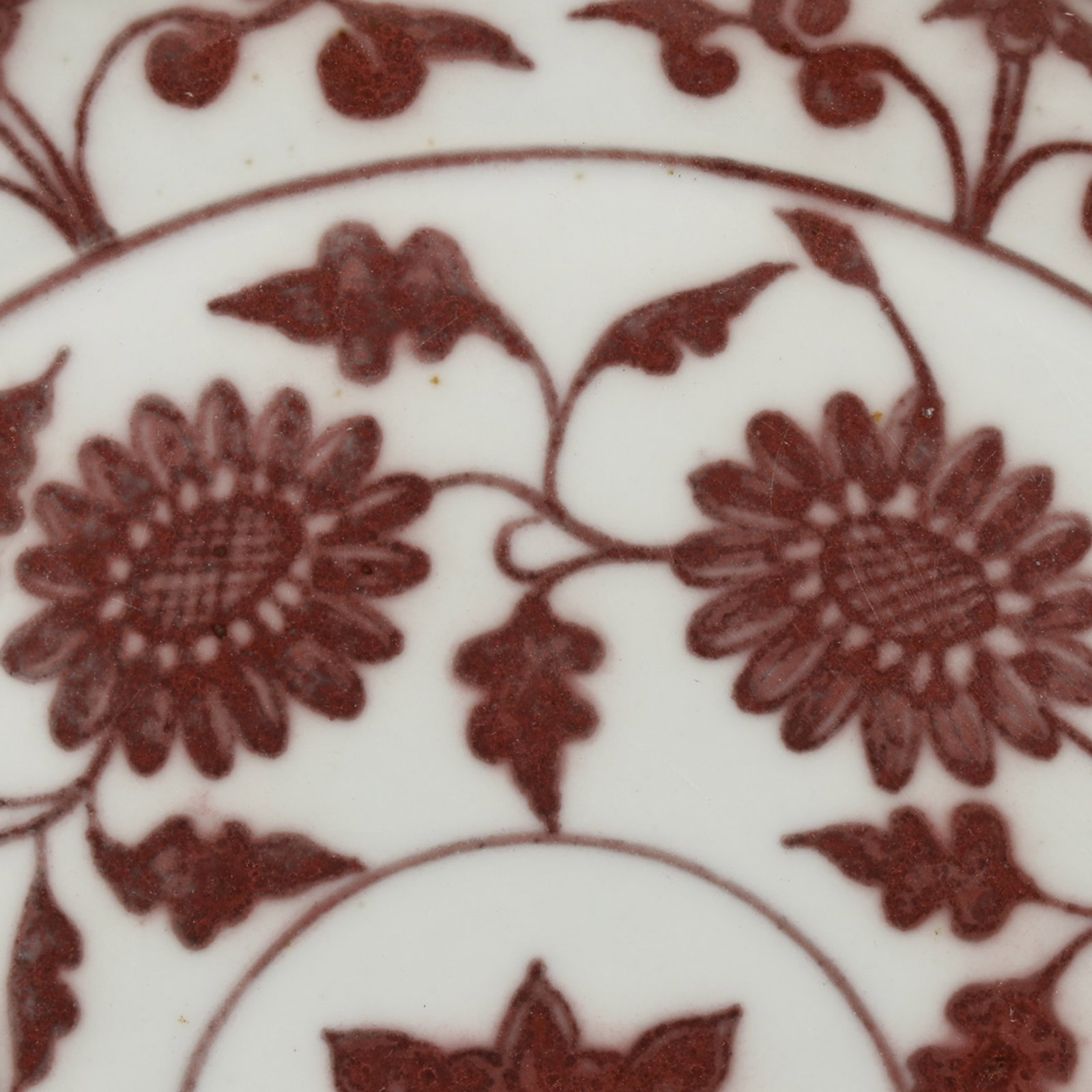 An Exquisite Underglaze-Red Flower Pattern Plate - 5