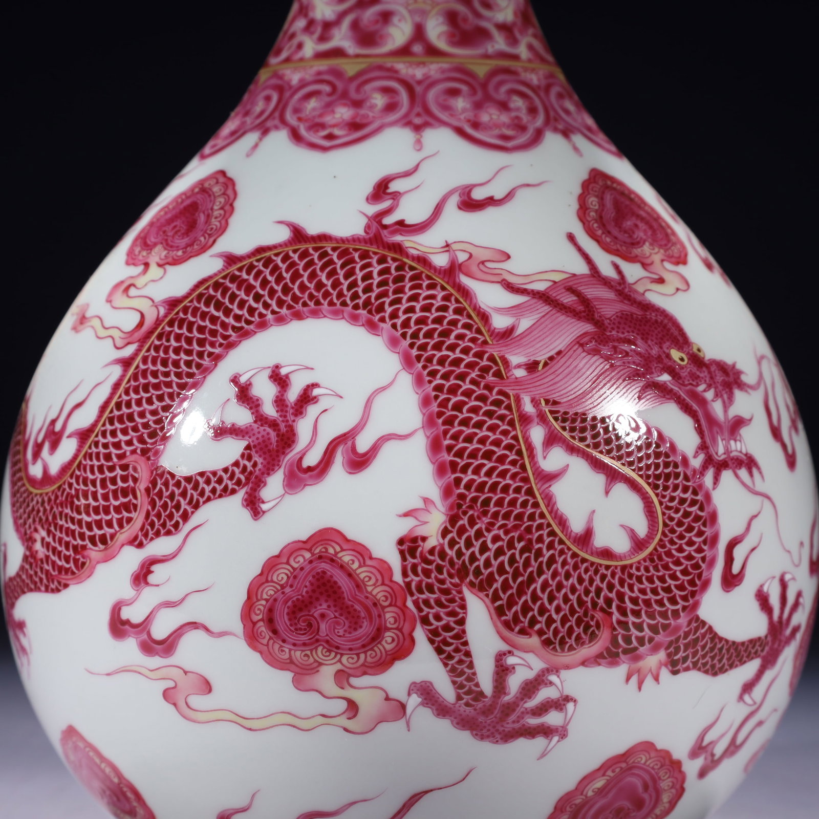 An Exquisite Ruby Red-Glazed Painted Gold Auspicious Cloud and Dragon Pattern Vase - 5