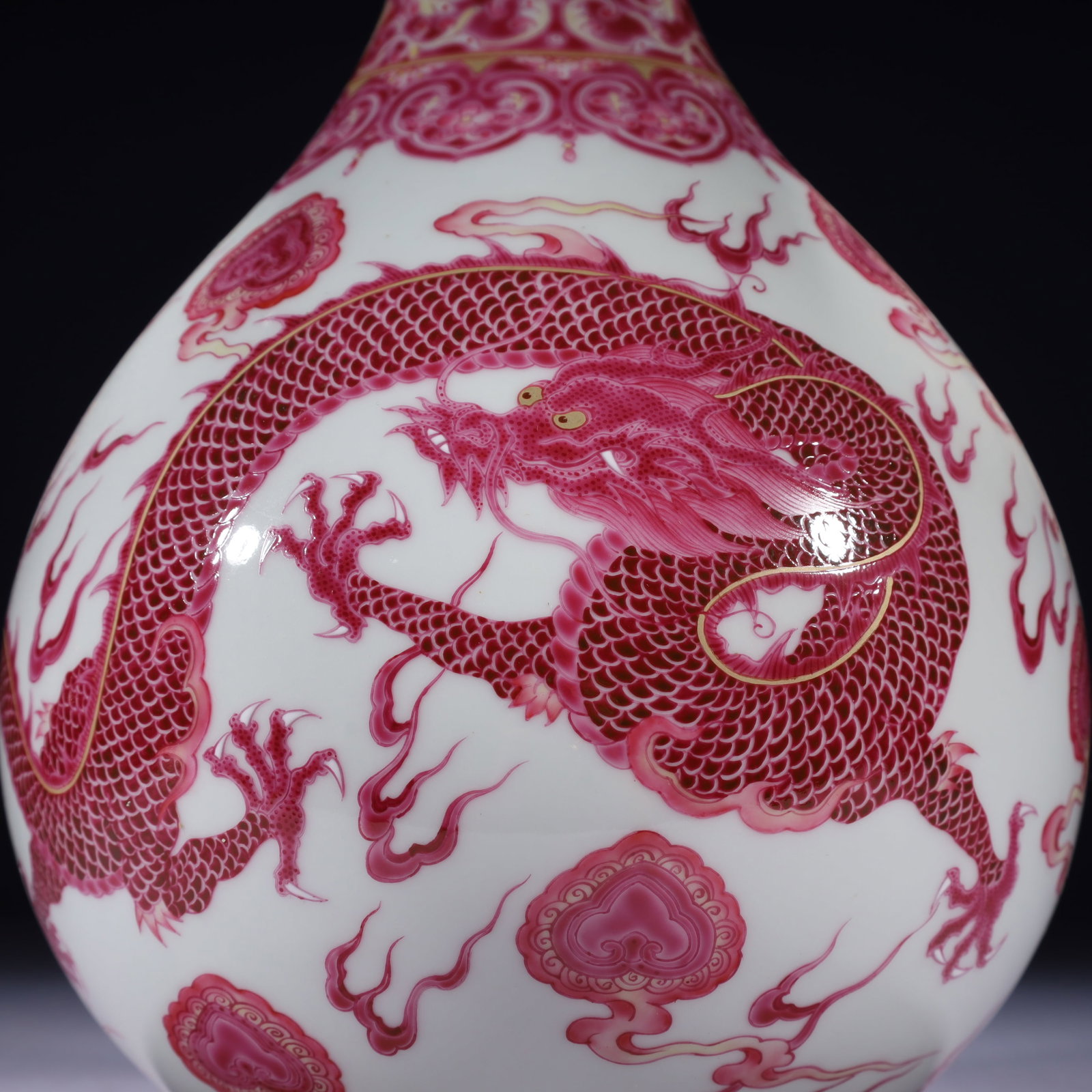 An Exquisite Ruby Red-Glazed Painted Gold Auspicious Cloud and Dragon Pattern Vase - 8
