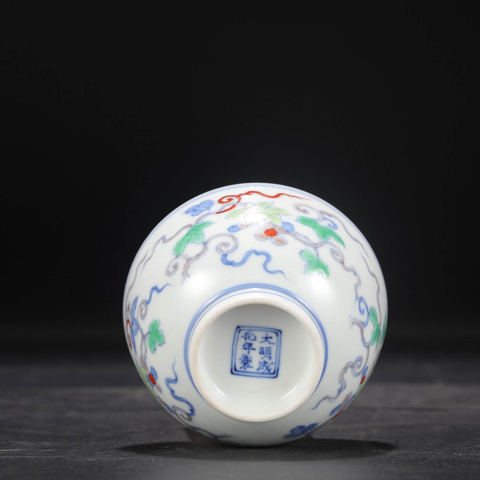 An Exquisite Doucai Grapes Pattern Cup - 7