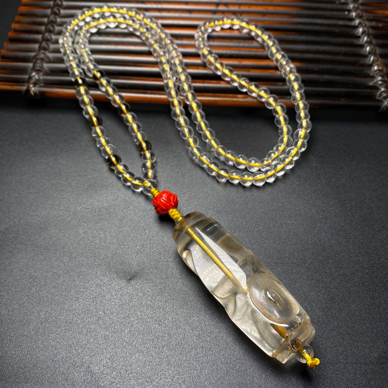 A Precious Crystal Necklace: A Precious Crystal Necklace,Size:2.4inx0.8in 水晶项链