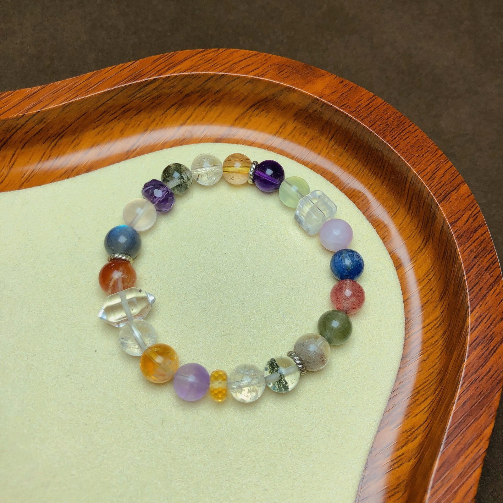 An Exquisite Crystal Bracelet: An Exquisite Crystal Bracelet,Size:0.3in,0.3inx0.3in,Weight:18.2g 水晶手串