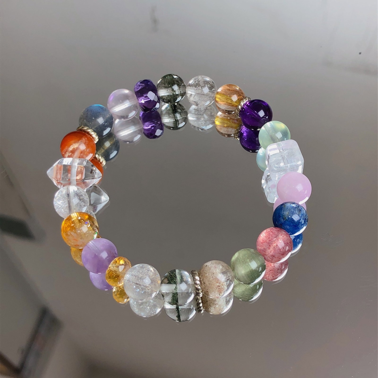 An Exquisite Crystal Bracelet - 2