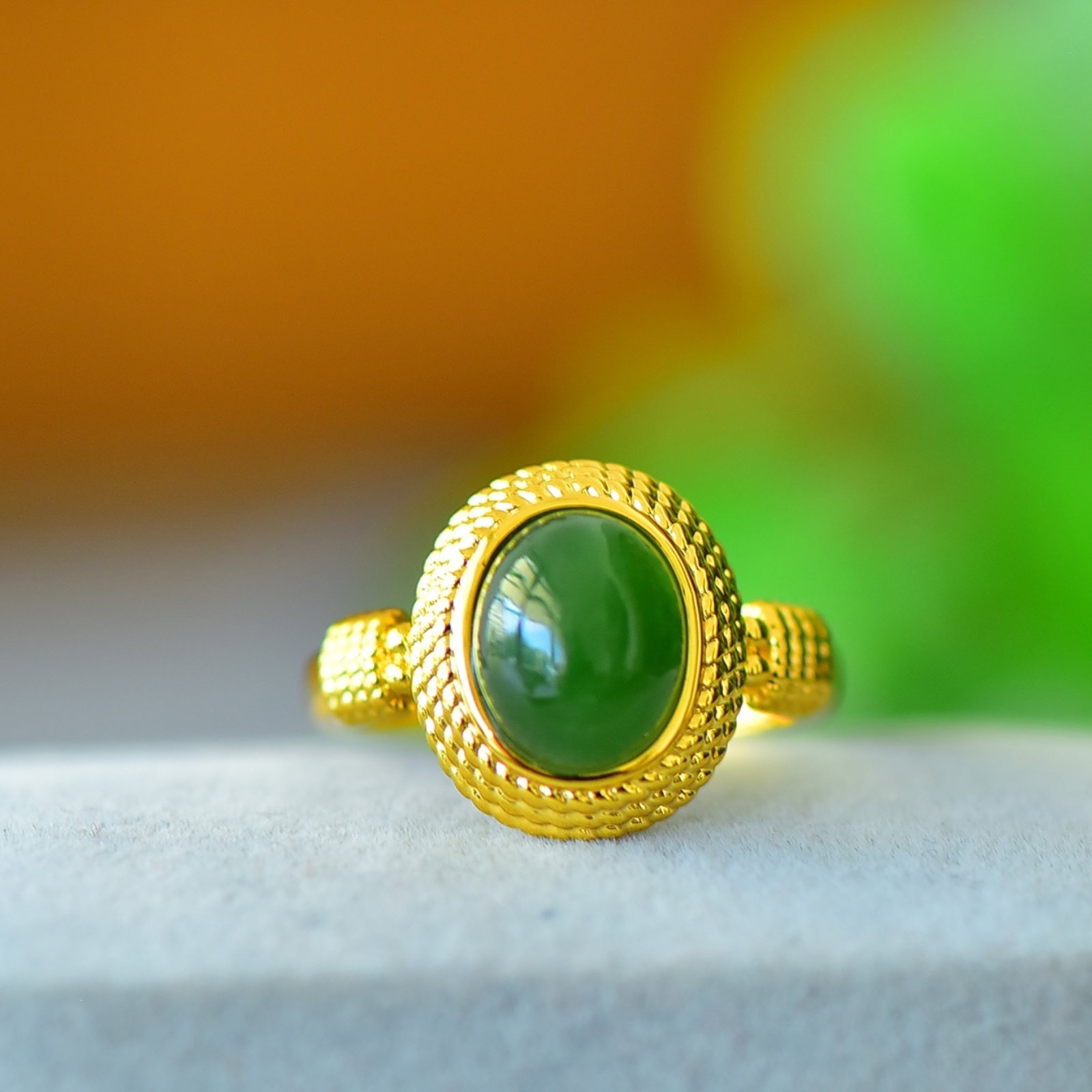 An Exquisite Bronze-Gold Plated Inlaid Jasper Ring: An Exquisite Bronze-Gold Plated Inlaid Jasper Ring,Size:0.3inx0.4in 铜镀金镶碧玉戒指