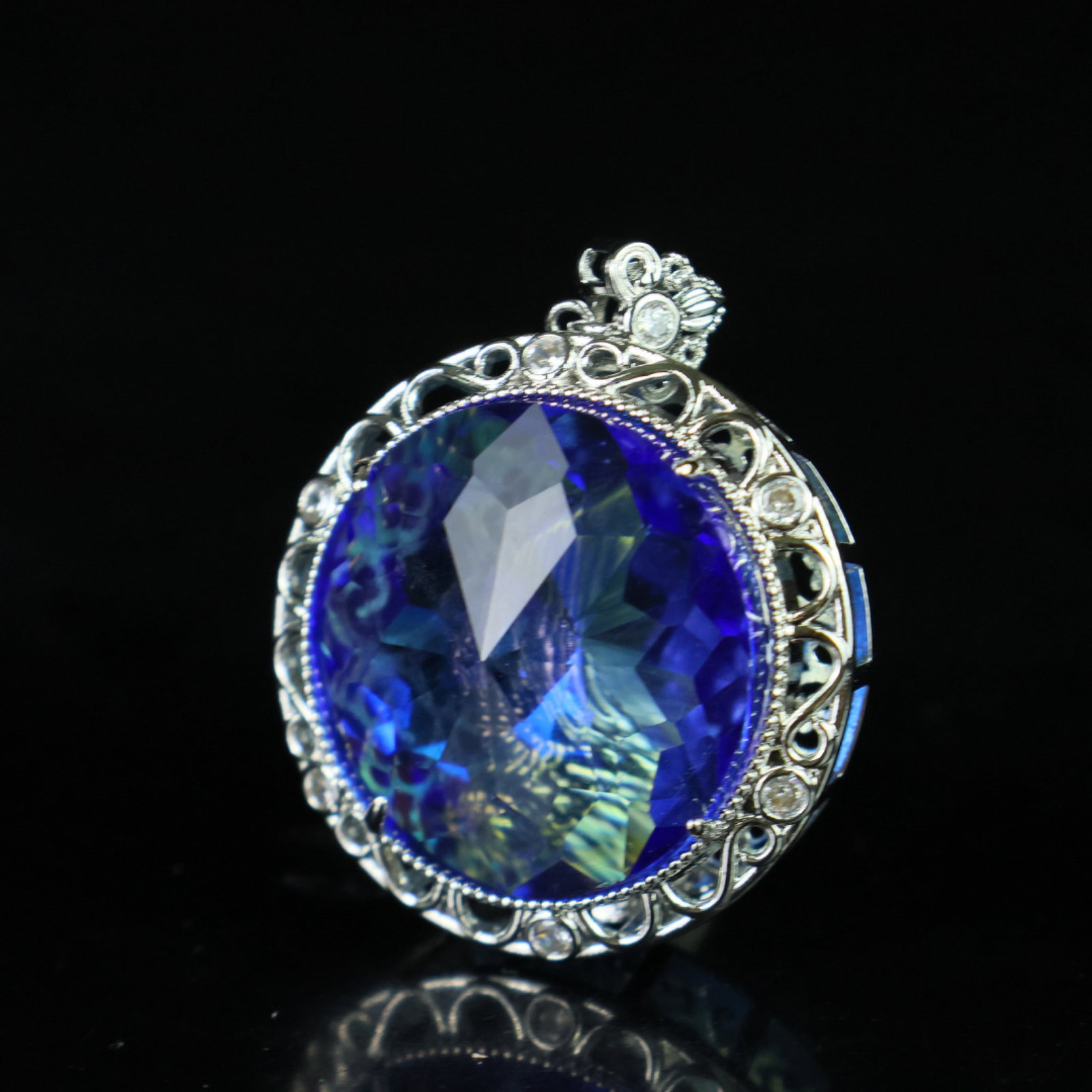 An Exquisite Pendant - 4