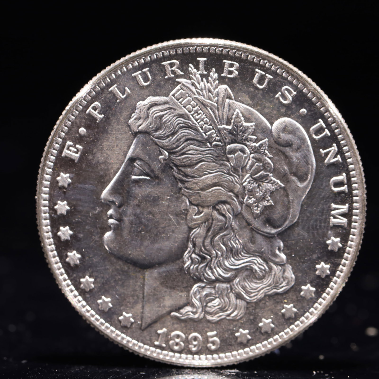 USA Morgan Dollar 1895 Coin: Obv: profile bust with date below and E PLURIBUS UNUM legend and stars around. Rev: eagle with In God we trust above within wreath with UNITED STATES OF AMERICA ONE DOLLAR legend. IN GOD WE TRUST / LI