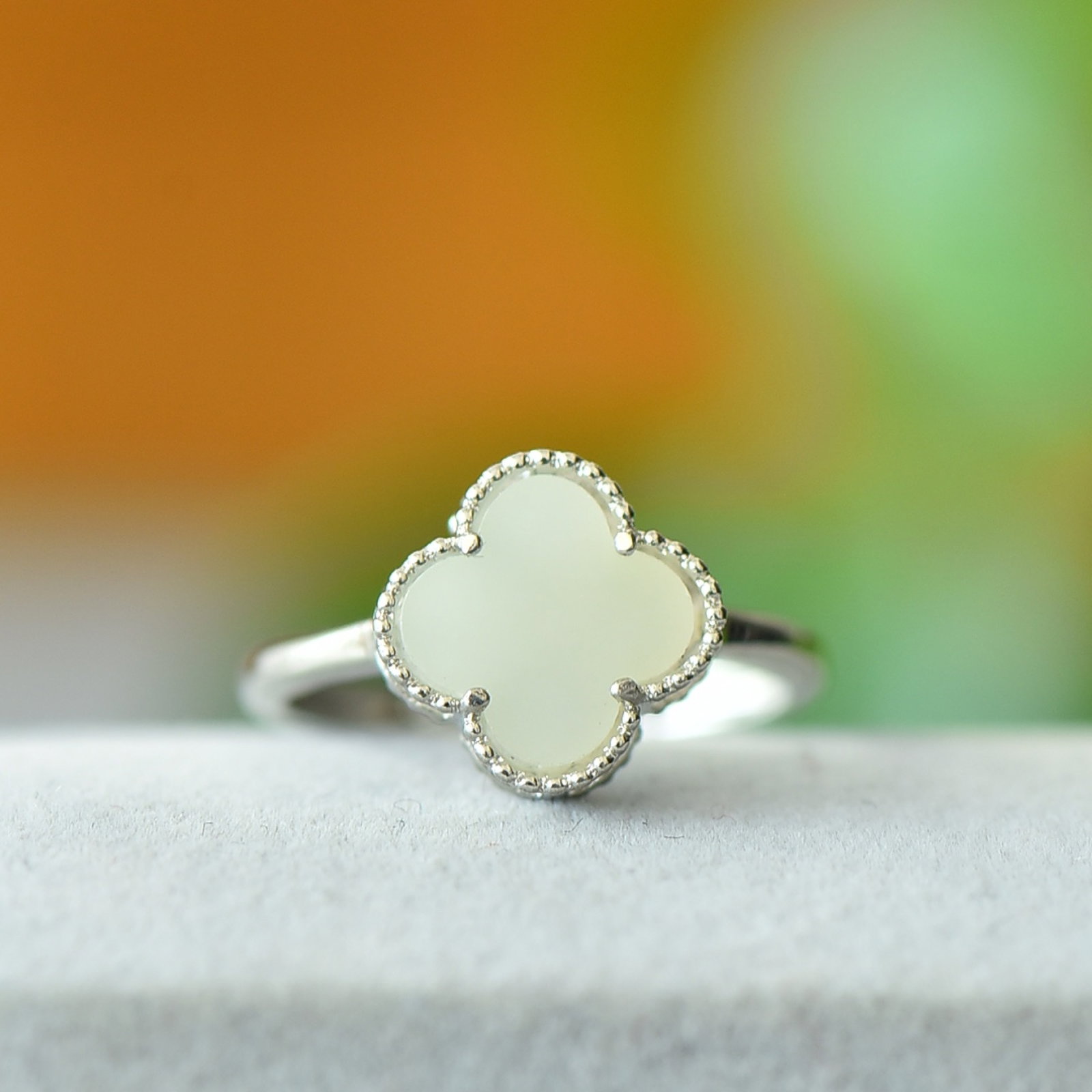 An Exquisite Bronze Inlaid White Jade Ring: An Exquisite Bronze Inlaid White Jade Ring,Size:3.9inx3.9in 铜镶白玉戒指