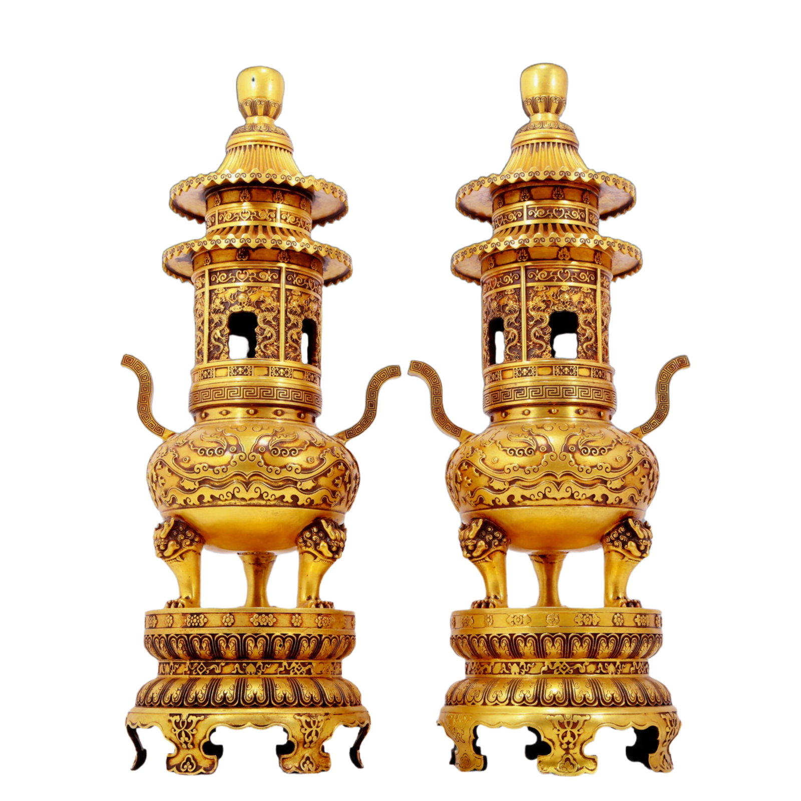 A pair of exquisite gilt copper three-legged incense burners with animal faces and two ears: A pair of gilt-bronze incense burners with two ears and three legs with animal face patterns, Qing Dynasty, China. The surface has been carefully carved, vividly demonstrating the superb skills of the