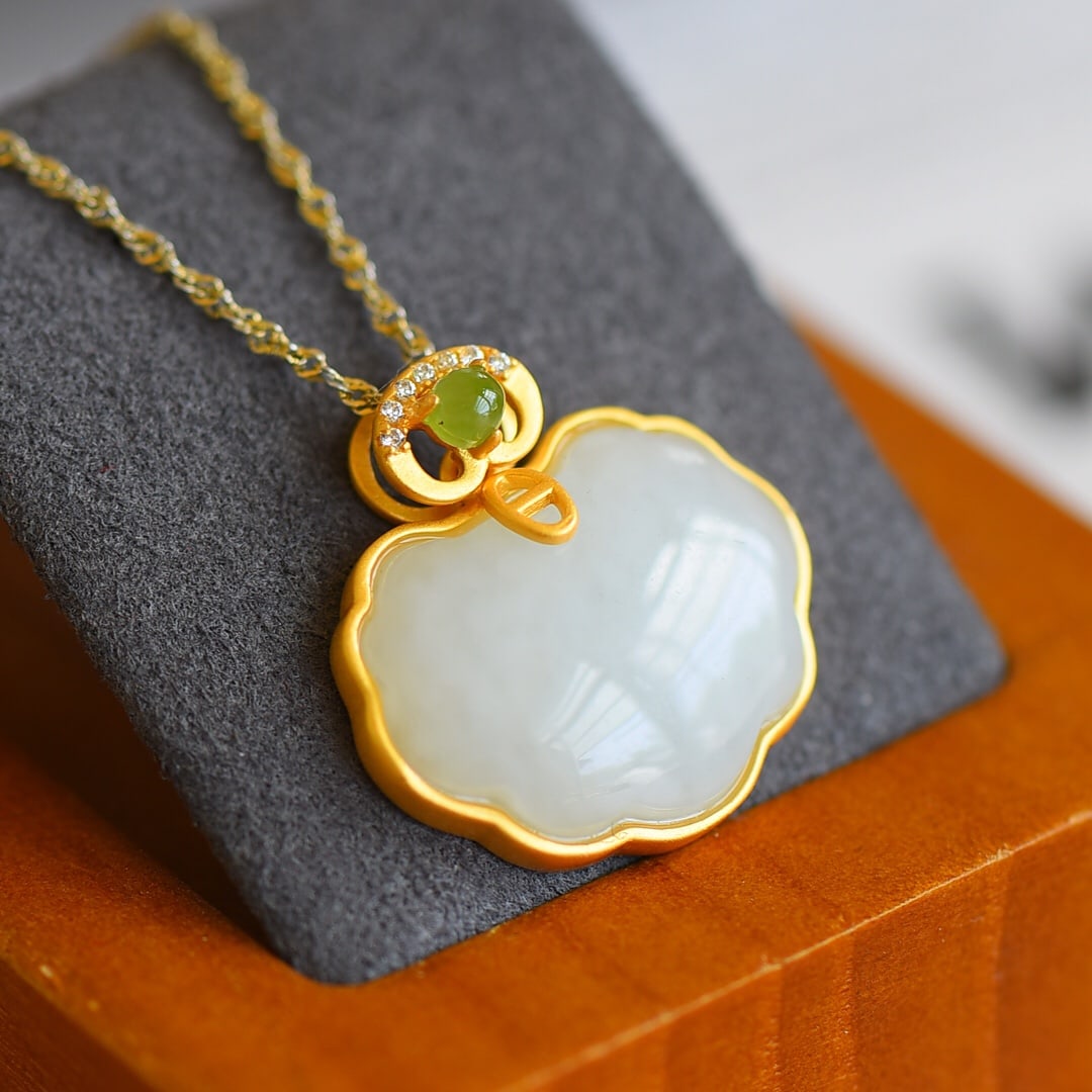 An Exquisite Sterling Silver-Gold Plated Inlaid White Jade Necklace,Inlaid Diamond
