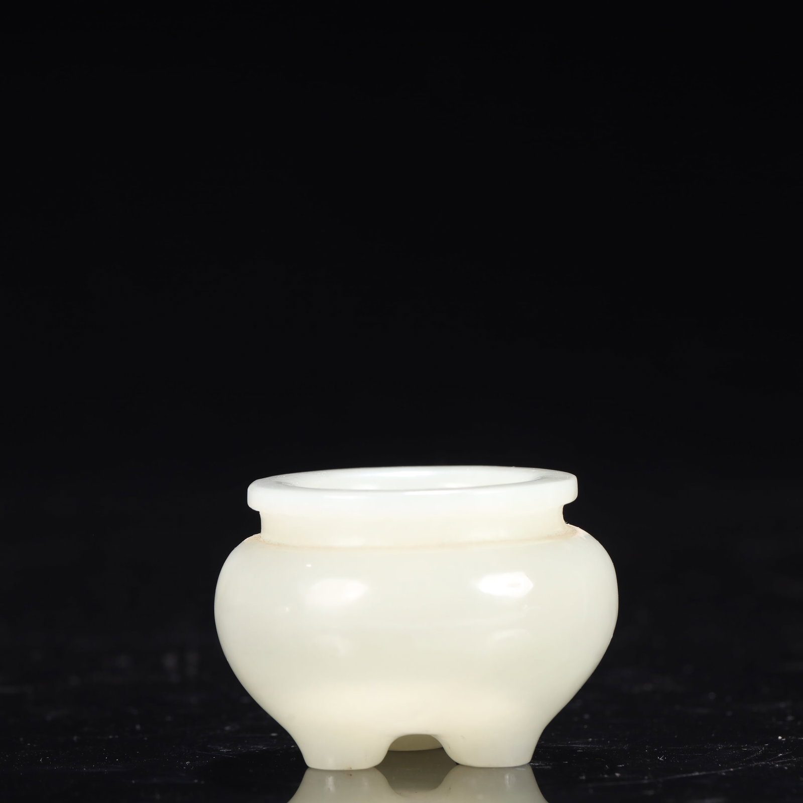 An Exquisite White Jade Tripod Brush Washer