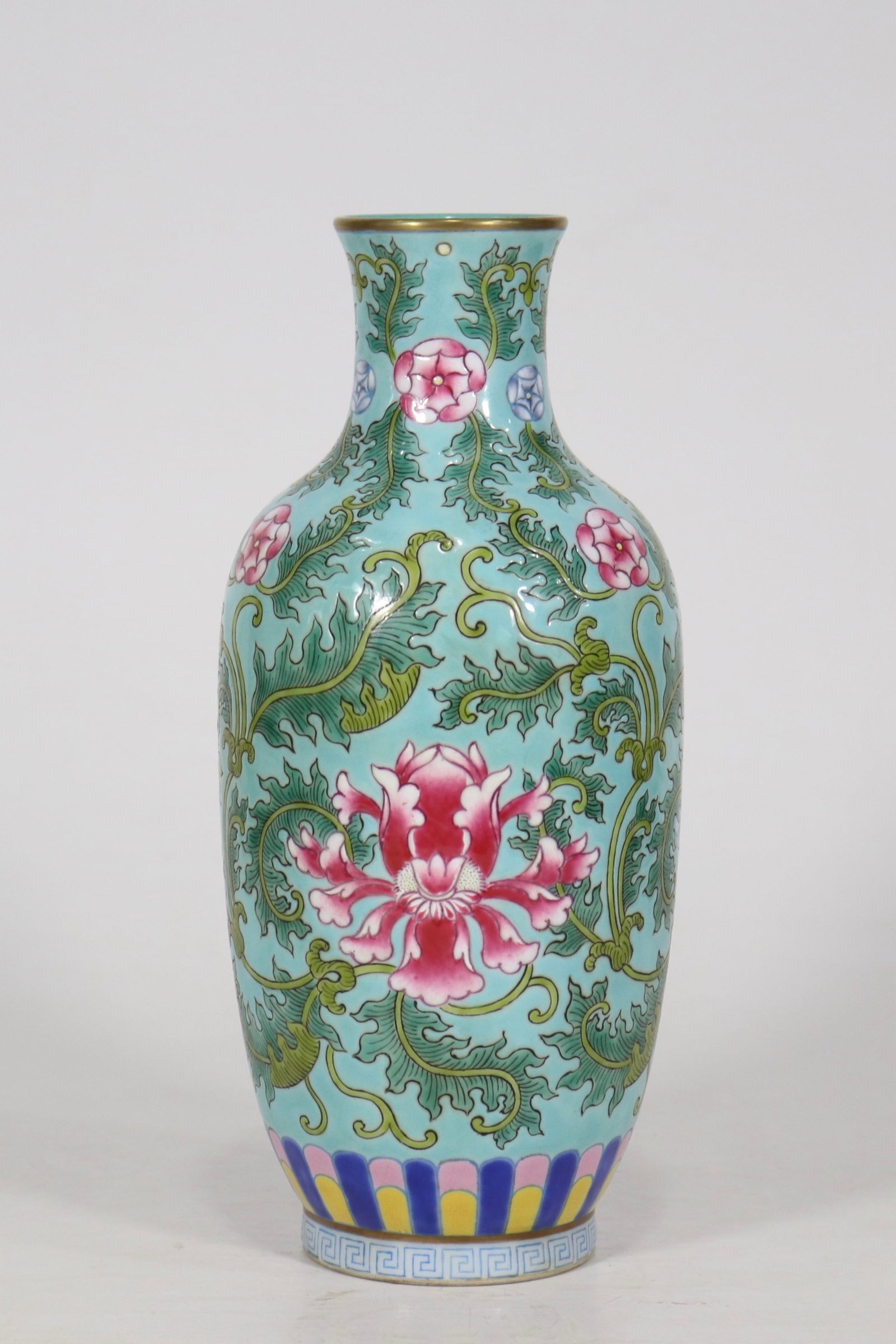 A fine green-ground vase with scrolling floral pattern: A fine green-ground vase with scrolling floral pattern, Qing Dynasty, China, with six-character Kangxi reign mark, Size:9.1inx3.7inA fine green-ground vase with scrolling floral pattern, Qing Dynasty,