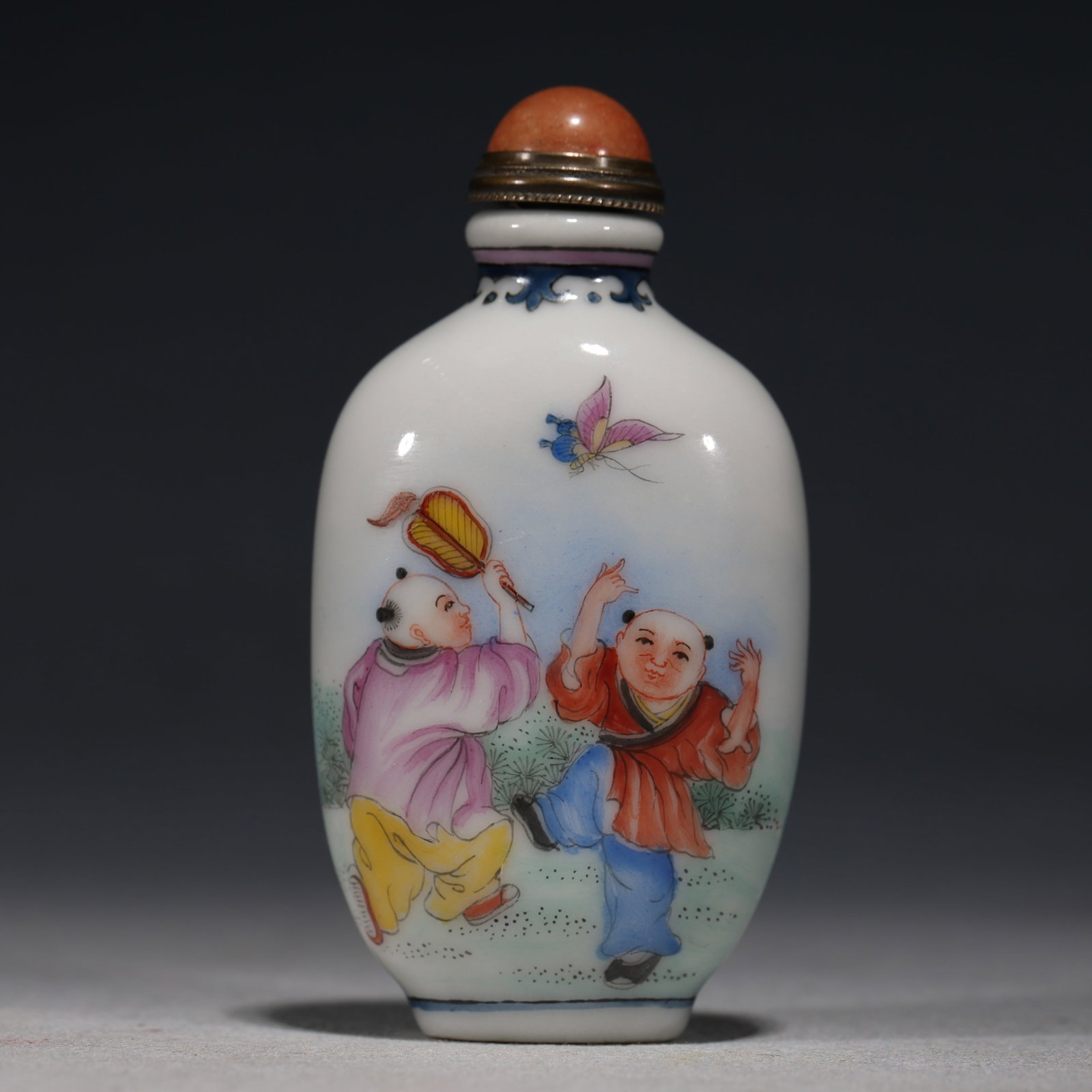 An Exquisite Famille-Rose Children Playing Music Pattern Snuff Bottle