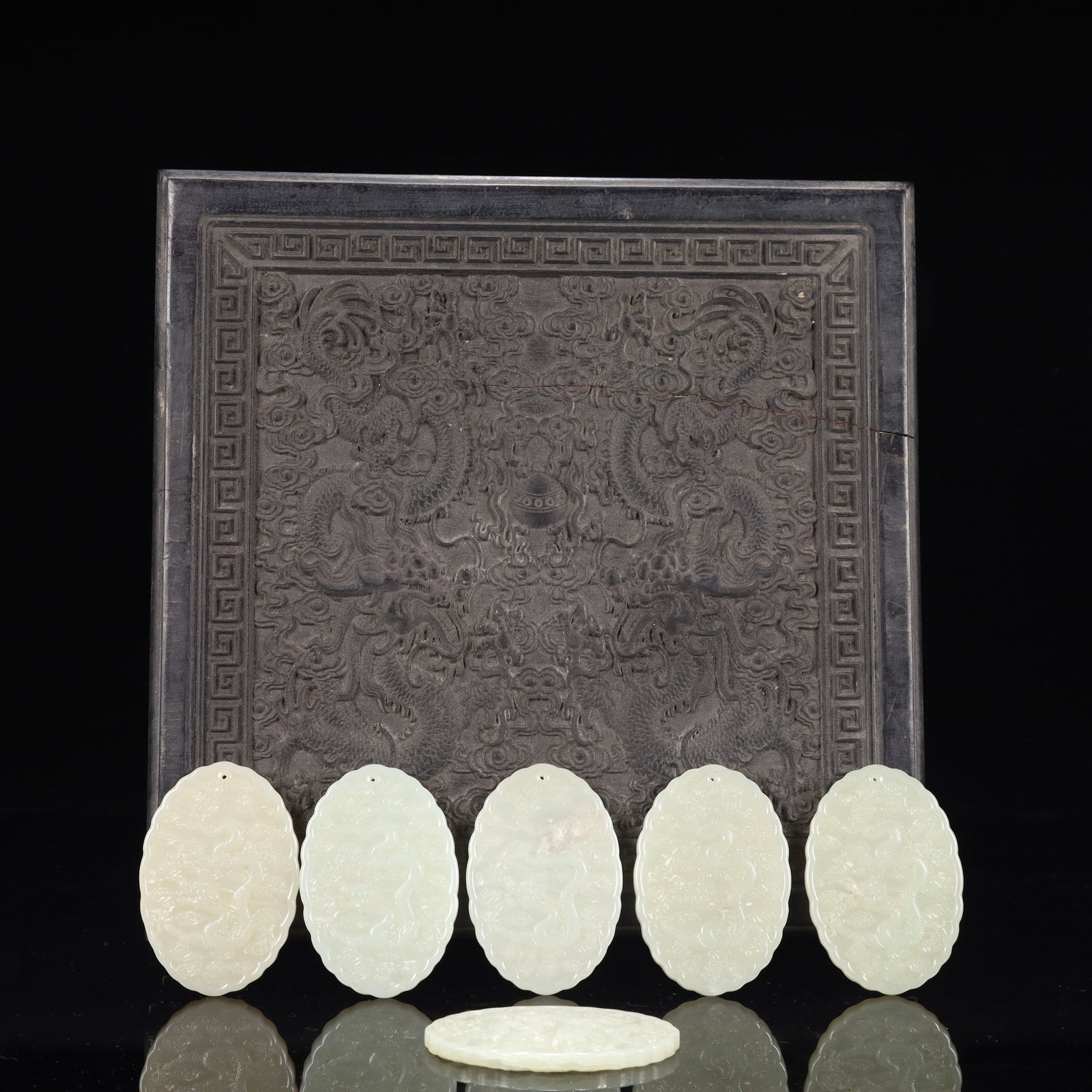 A Set of Fine White Jade Auspicious Cloud and Dragon Pattern Pendants,With Poem: A Set of Fine White Jade Auspicious Cloud and Dragon Pattern Pendants,With Poem,Qing Dynasty, China,With Mark,Size:2.2inx3.1in,(Box)11inx5.1in,Weight:350g