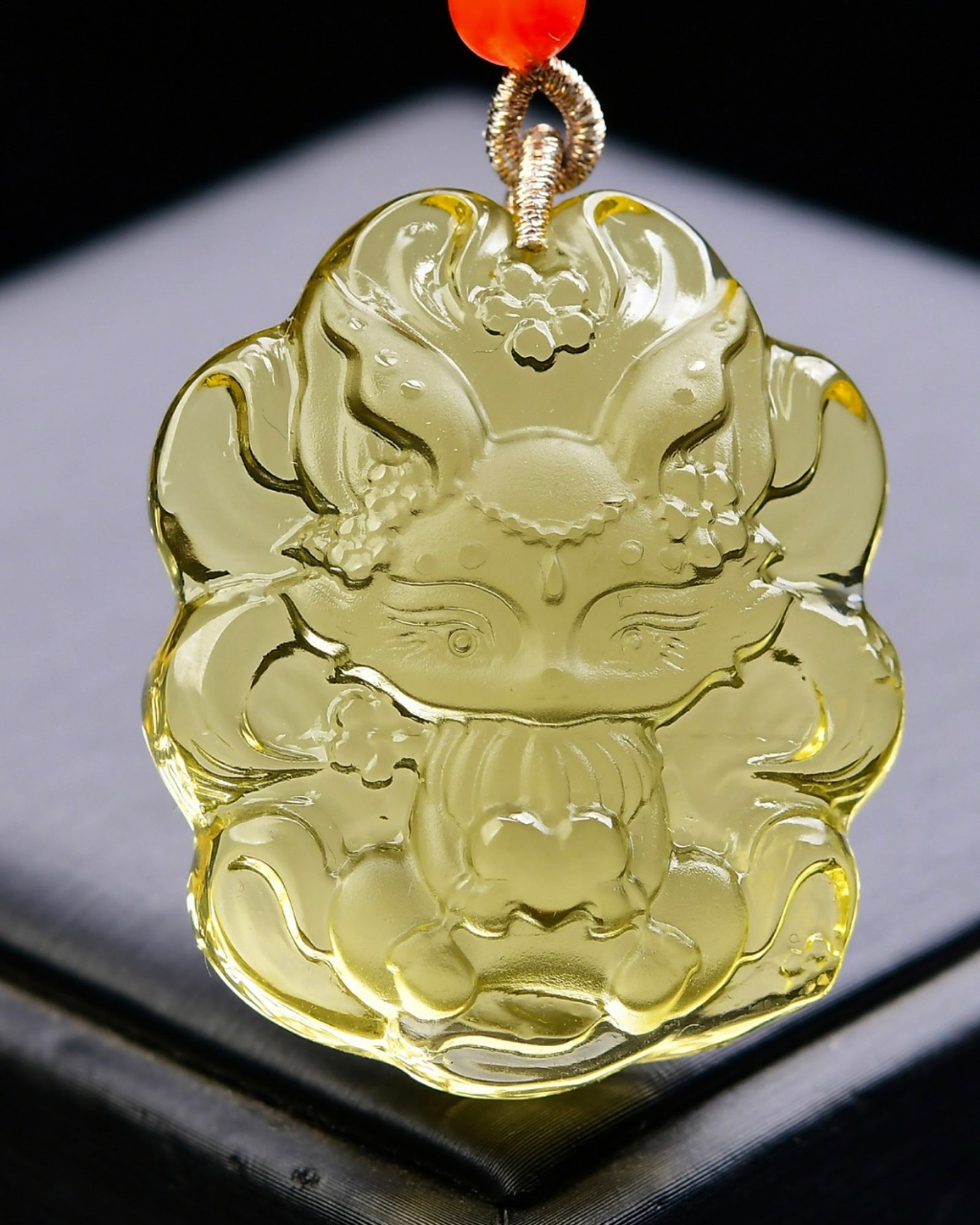 An Exquisite Crystal Nine-Tailed Fox Pendant: An Exquisite Crystal Nine-Tailed Fox Pendant,Size:42mmx35mmx16mm,Weight:39g 水晶九尾狐吊坠 黄水晶招财进财.避&#