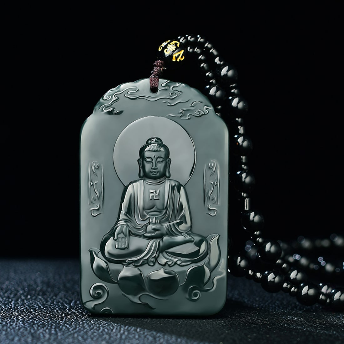 An Exquisite Sapphire Buddha Pattern Pendant: An Exquisite Sapphire Buddha Pattern Pendant,Size:40mmx64mm (寓意)吉祥 心怀天下 能容天下事