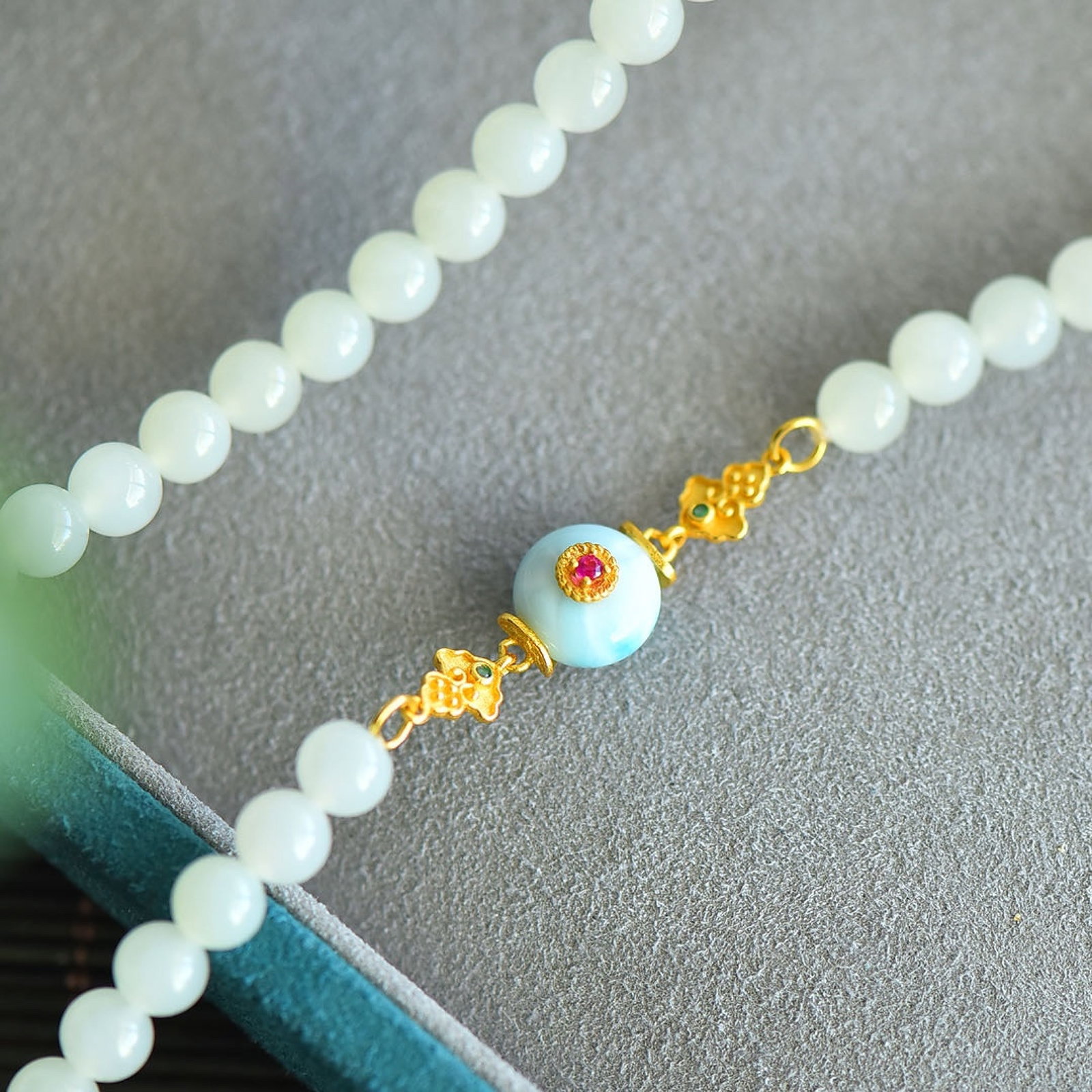 An Exquisite White Jade Bracelets - 4