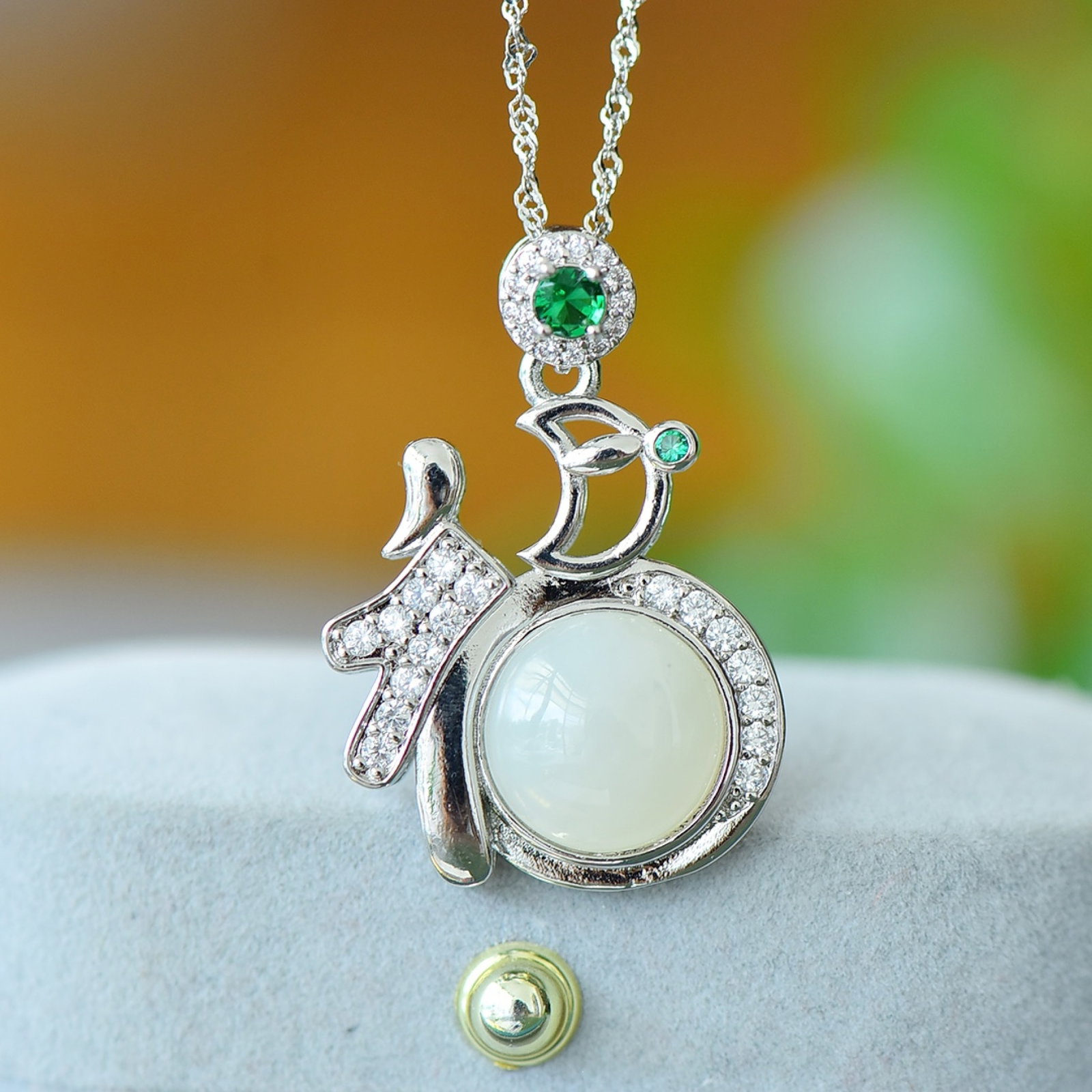 An Exquisite Bronze Inlaid White Jade Necklace