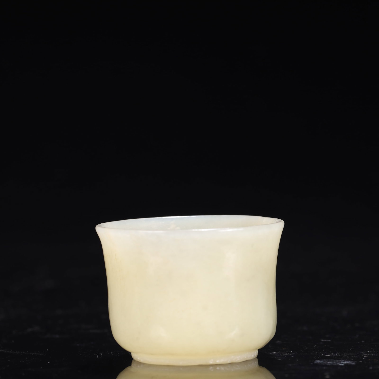 An Exquisite White Jade Cup