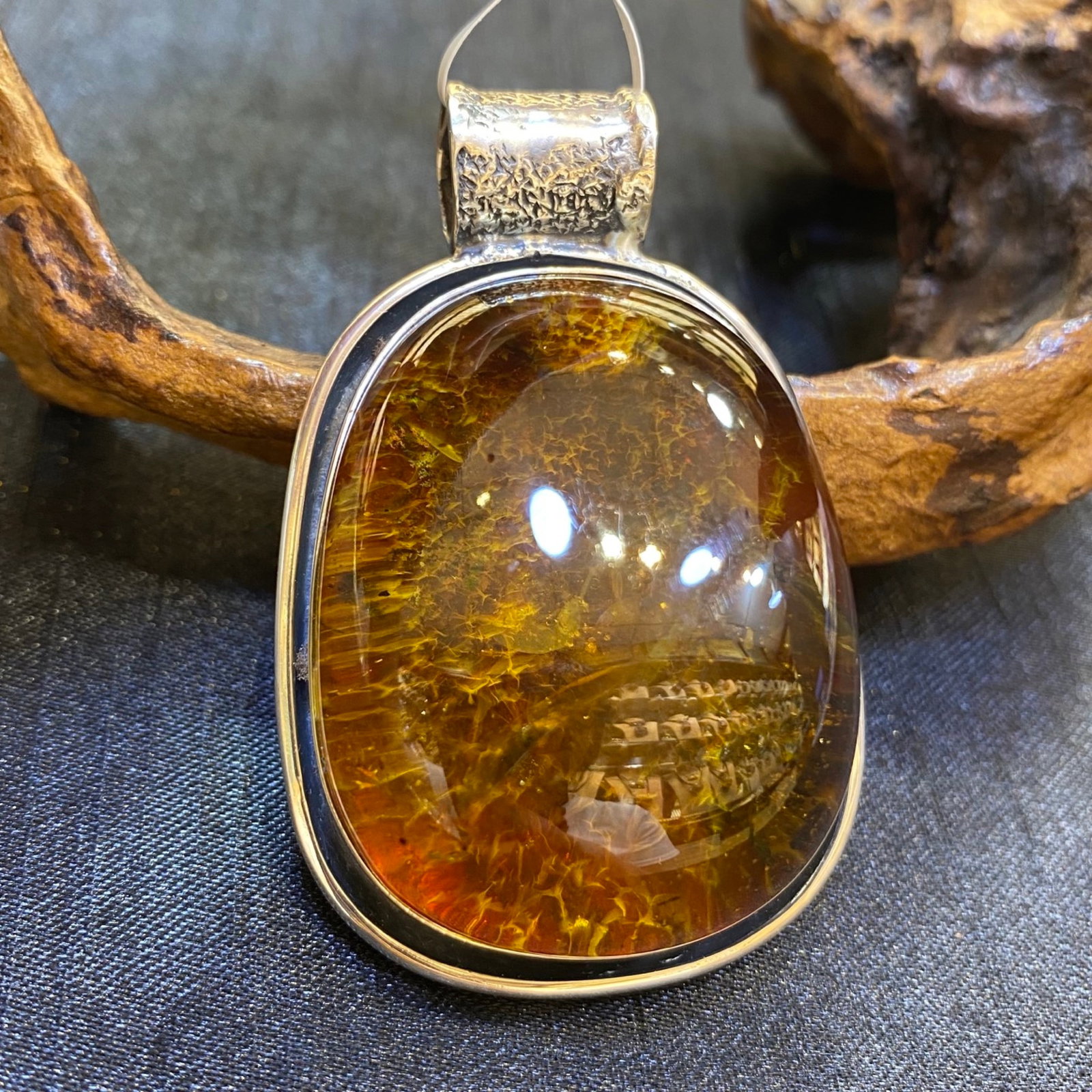 An Exquisite Beeswax Inlaid Silver Necklace