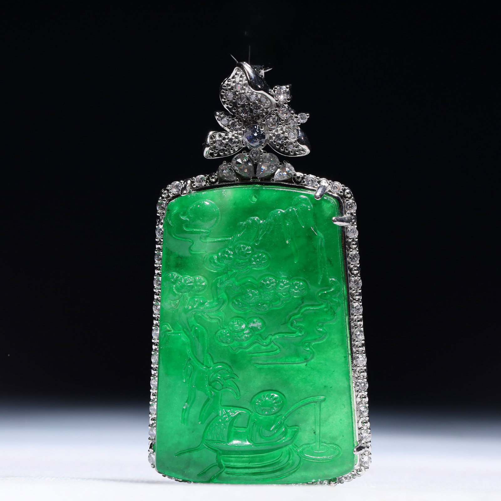An Exquisite Landscape and Figure Pattern Pendant,Inlaid Gems