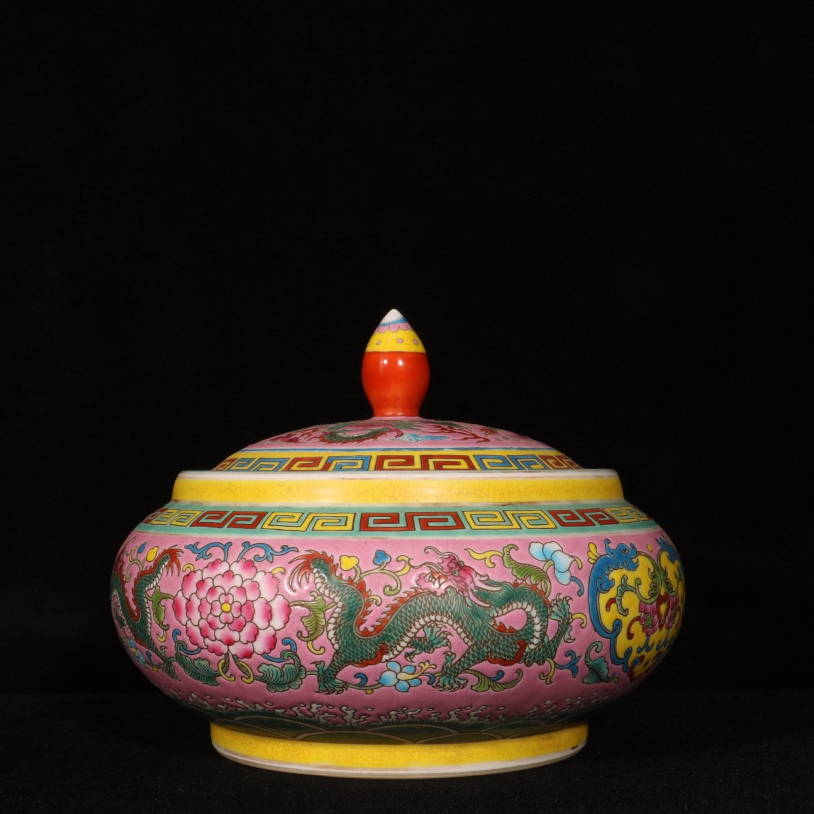 An Exquisite Enamel Flower and Dragon Pattern Jar with Cover