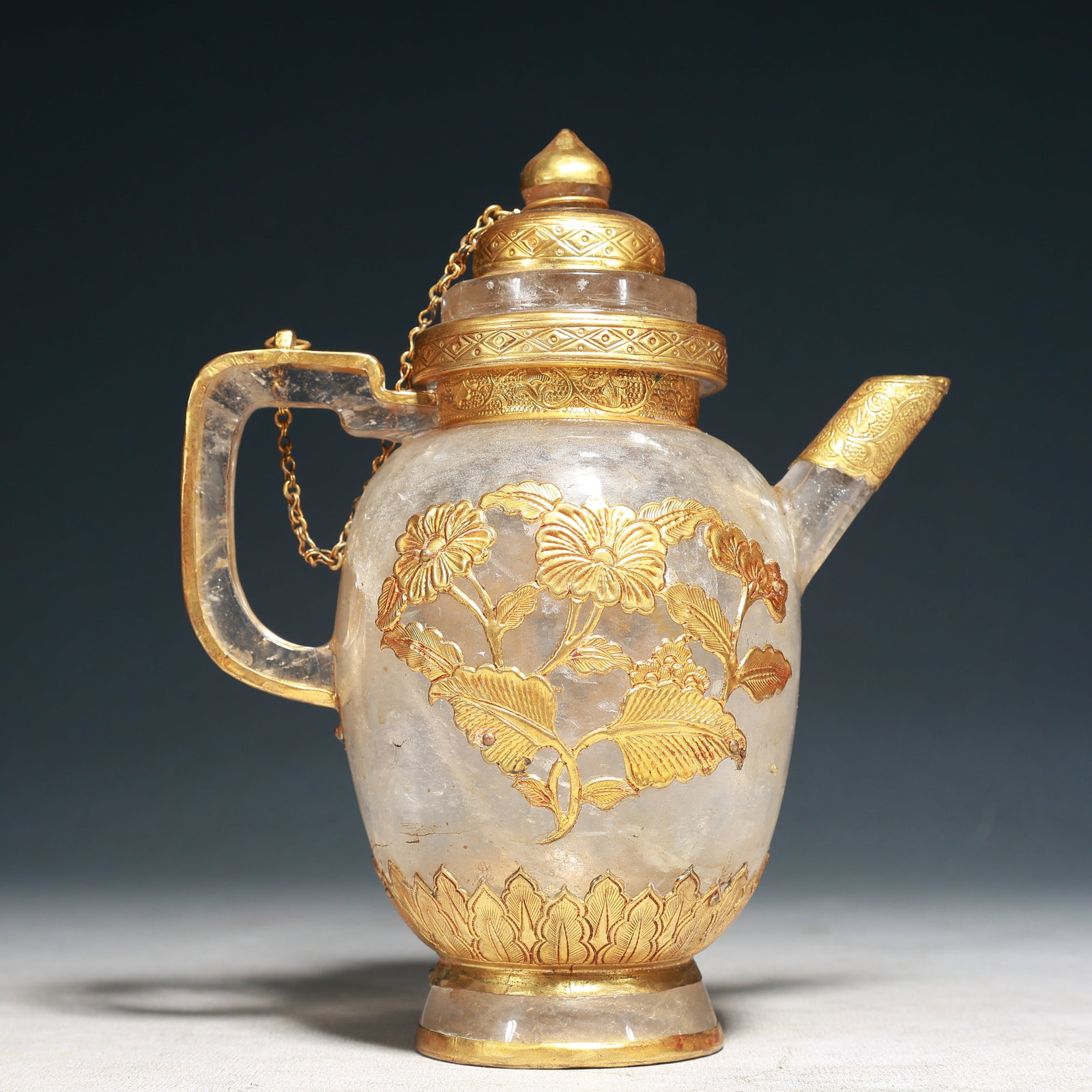 An Exquisite Crystal Cover with Gold Flower Pattern Ewer: An Exquisite Crystal Cover with Gold Flower Pattern Ewer,Qing Dynasty, China,Qianlong Four-character Mark,Size:6.7inx3.9inx8.7in,Weight:1100g 水晶包金花卉纹&#