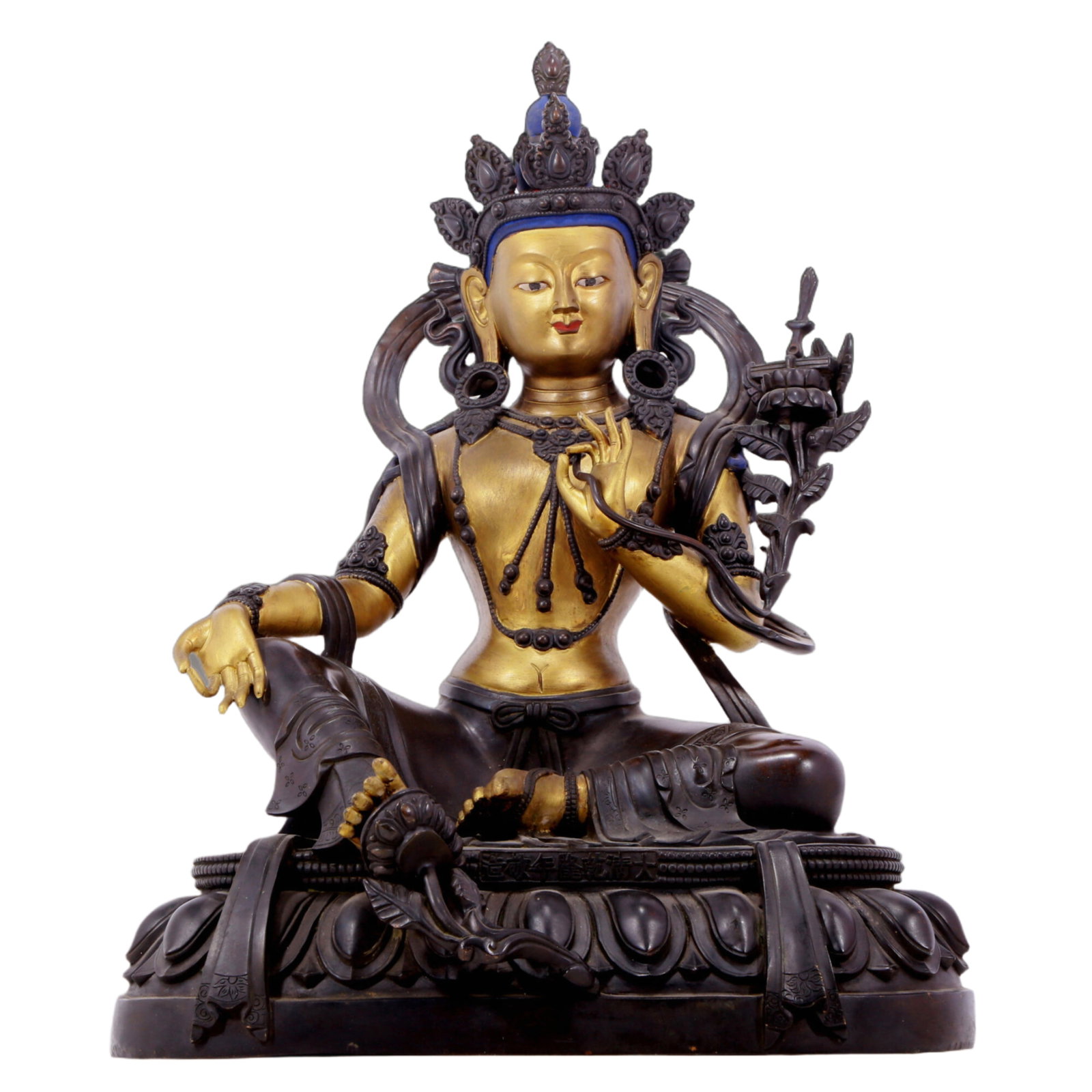 A solemn gilt bronze statue of green Tara: solemn gilt-bronze green Tara statue, Qianlong seven-character inscription, Qing Dynasty, China. Tara has an elegant posture with a peaceful and compassionate expression. Her face is soft and solemn, 