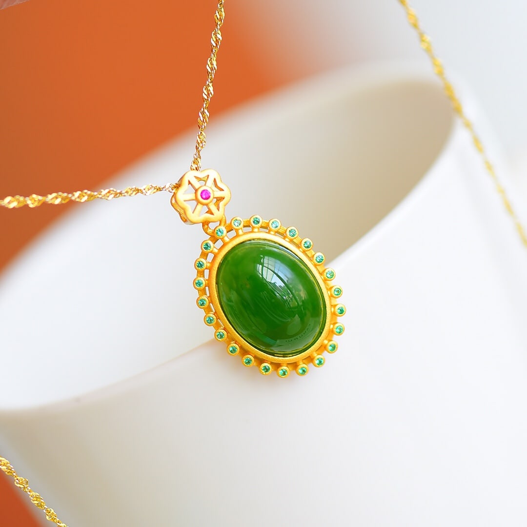 An Exquisite Sterling Silver-Gold Plated Inlaid Jasper Necklace,Inlaid Gems: An Exquisite Sterling Silver-Gold Plated Inlaid Jasper Necklace,Inlaid Gems,Size:12mmx16mm 纯银镀金镶碧玉项链,嵌宝石