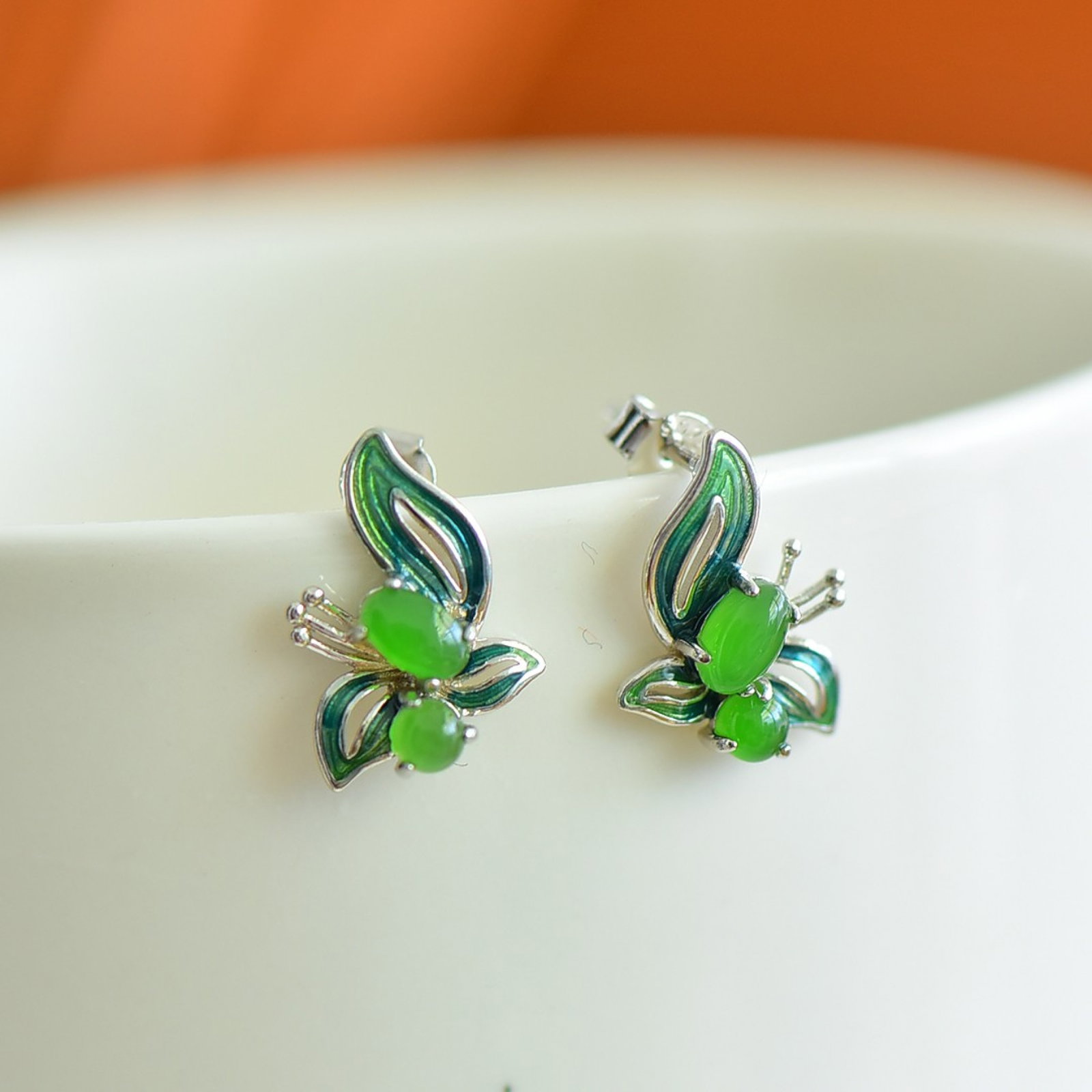 A Pair of Exquisite Sterling Silver Inlaid Jasper Earrings
