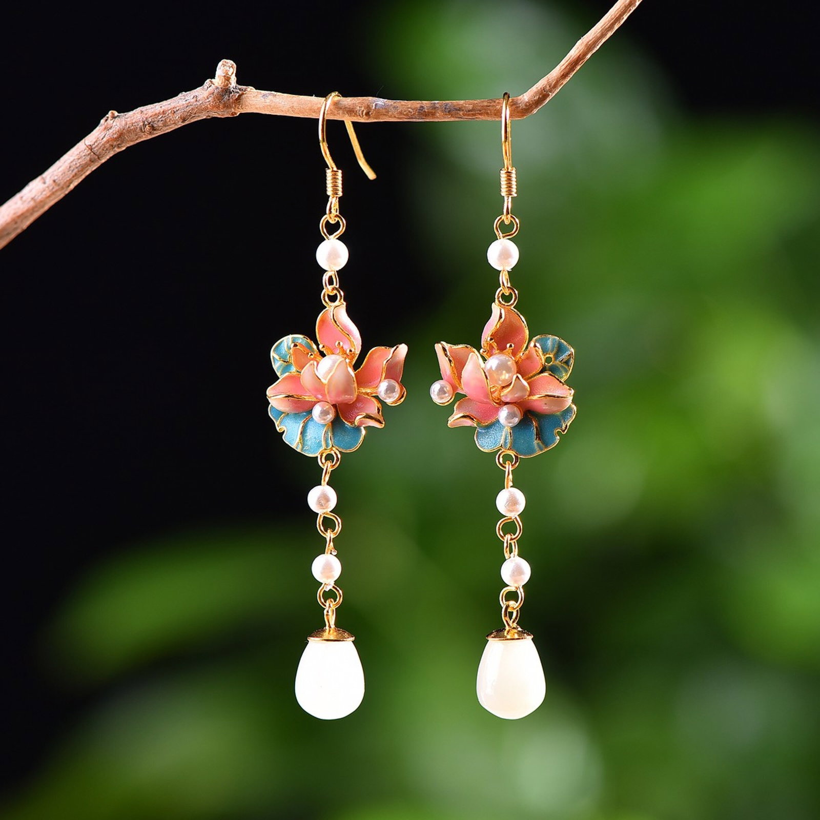 A Pair of Exquisite Sterling Silver-Gold Plated Inlaid White Jade Enamel Earrings,Inlaid Pearls: A Pair of Exquisite Sterling Silver-Gold Plated Inlaid White Jade Enamel Earrings,Inlaid Pearls,Size:7mmx9mm 一对纯银镀金镶白玉珐琅