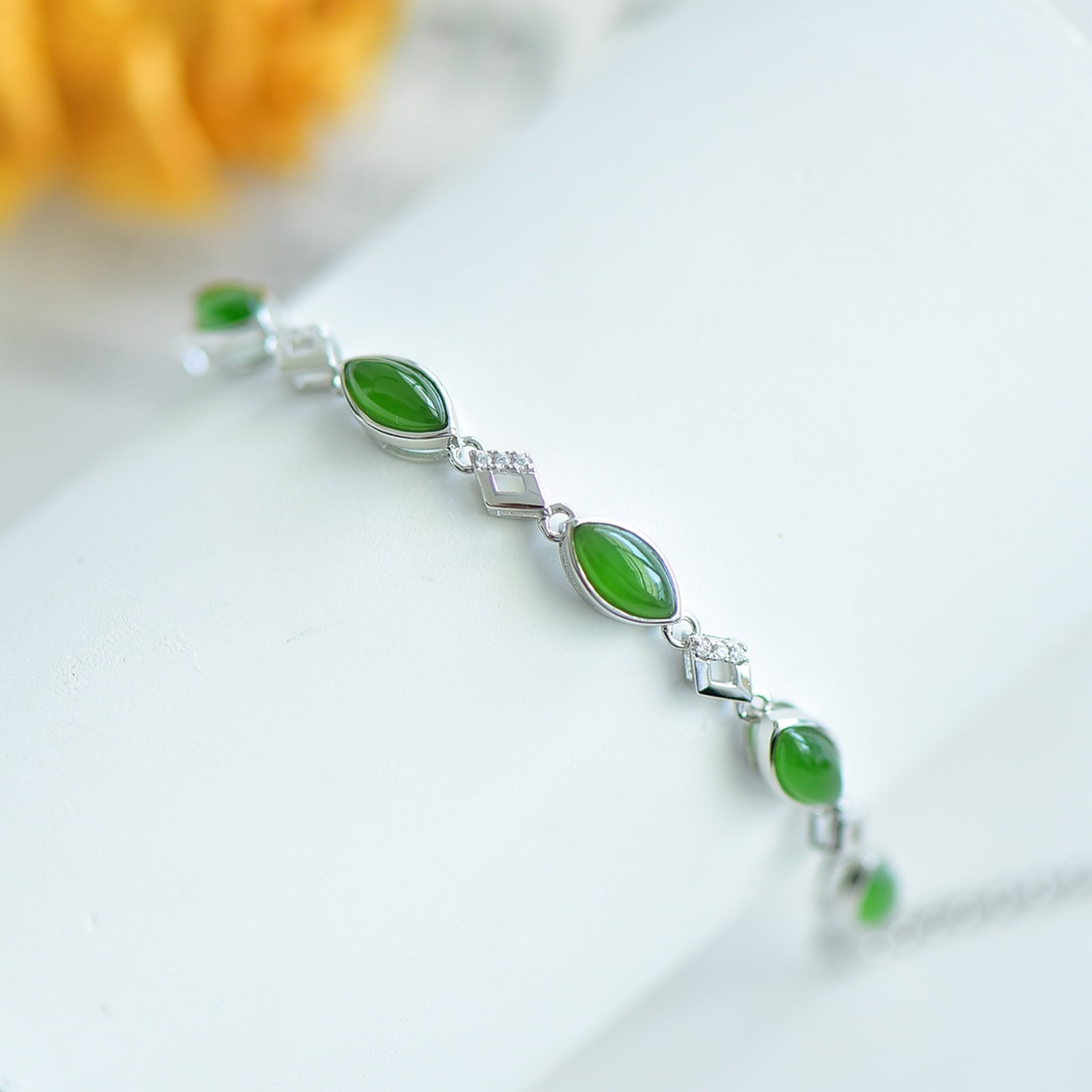 An Exquisite Sterling Silver Inlaid Jasper Bracelets,Inlaid Diamond: An Exquisite Sterling Silver Inlaid Jasper Bracelets,Inlaid Diamond 纯银镶碧玉手链,嵌钻石
