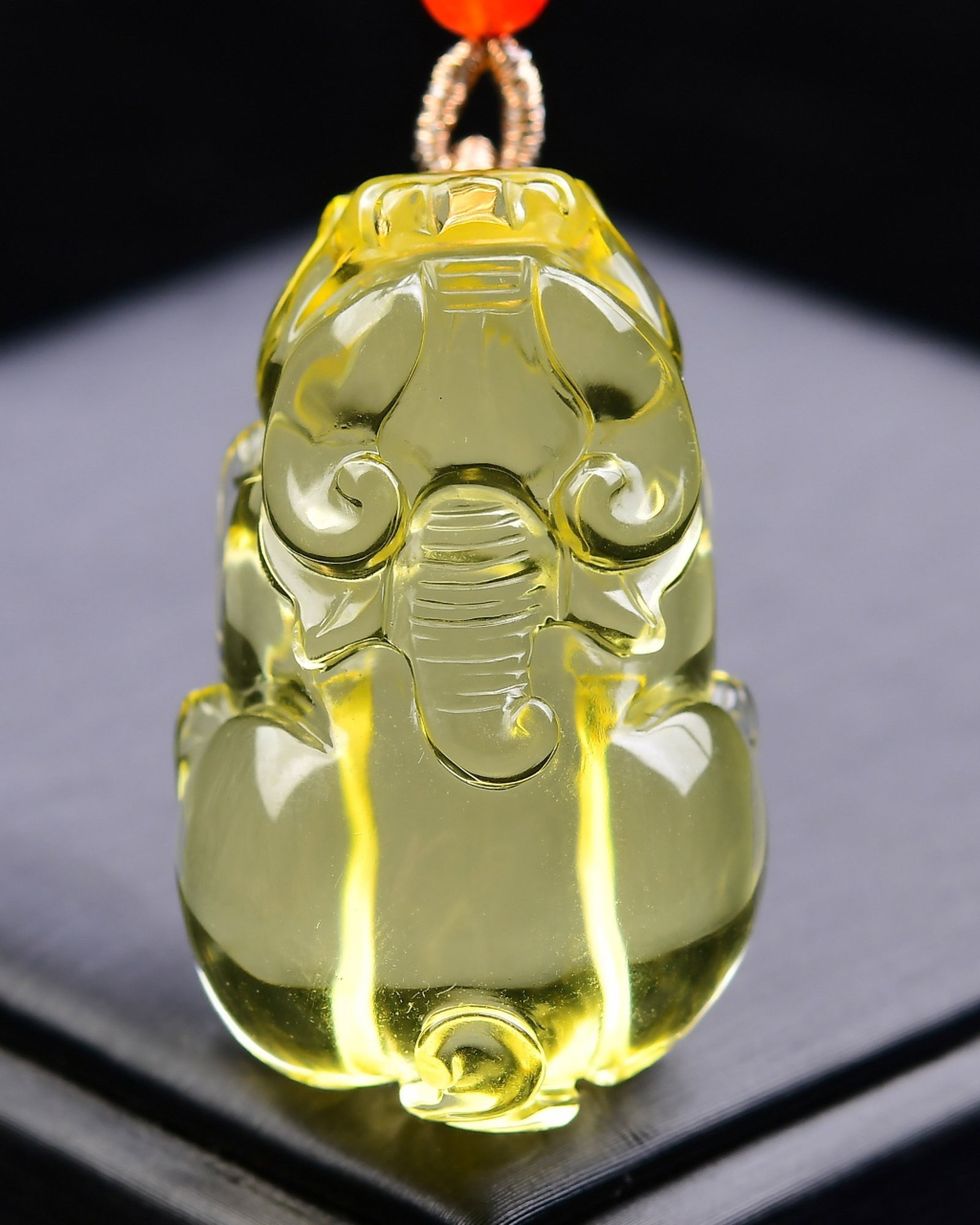 An Exquisite Crystal Auspicious Beast Pendant: An Exquisite Crystal Auspicious Beast Pendant,Size:47mmx28mmx20mm,Weight:47g 水晶瑞兽吊坠 寓意只进不出.招财.避